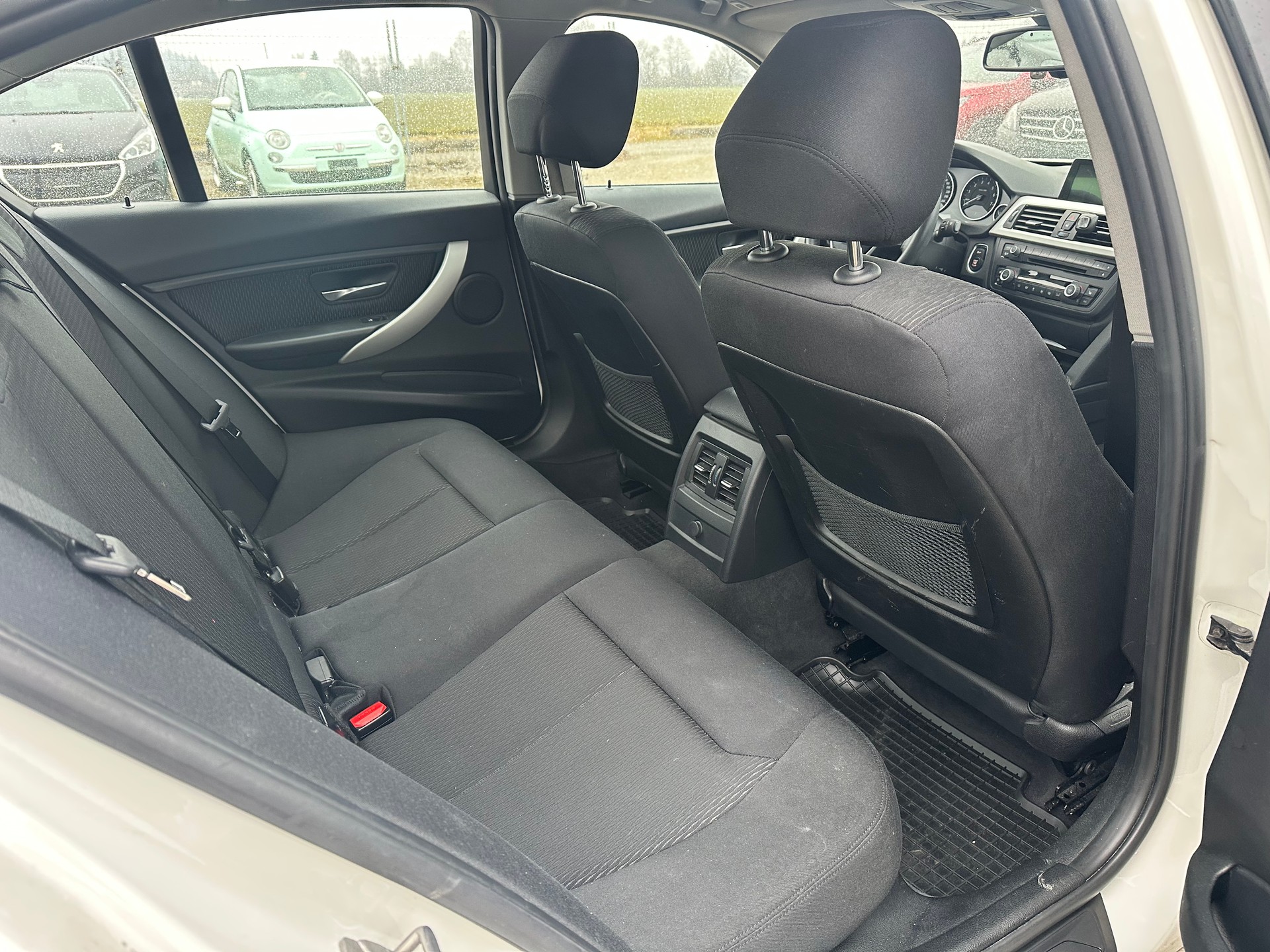 BMW 320i xDrive Steptronic-image-12