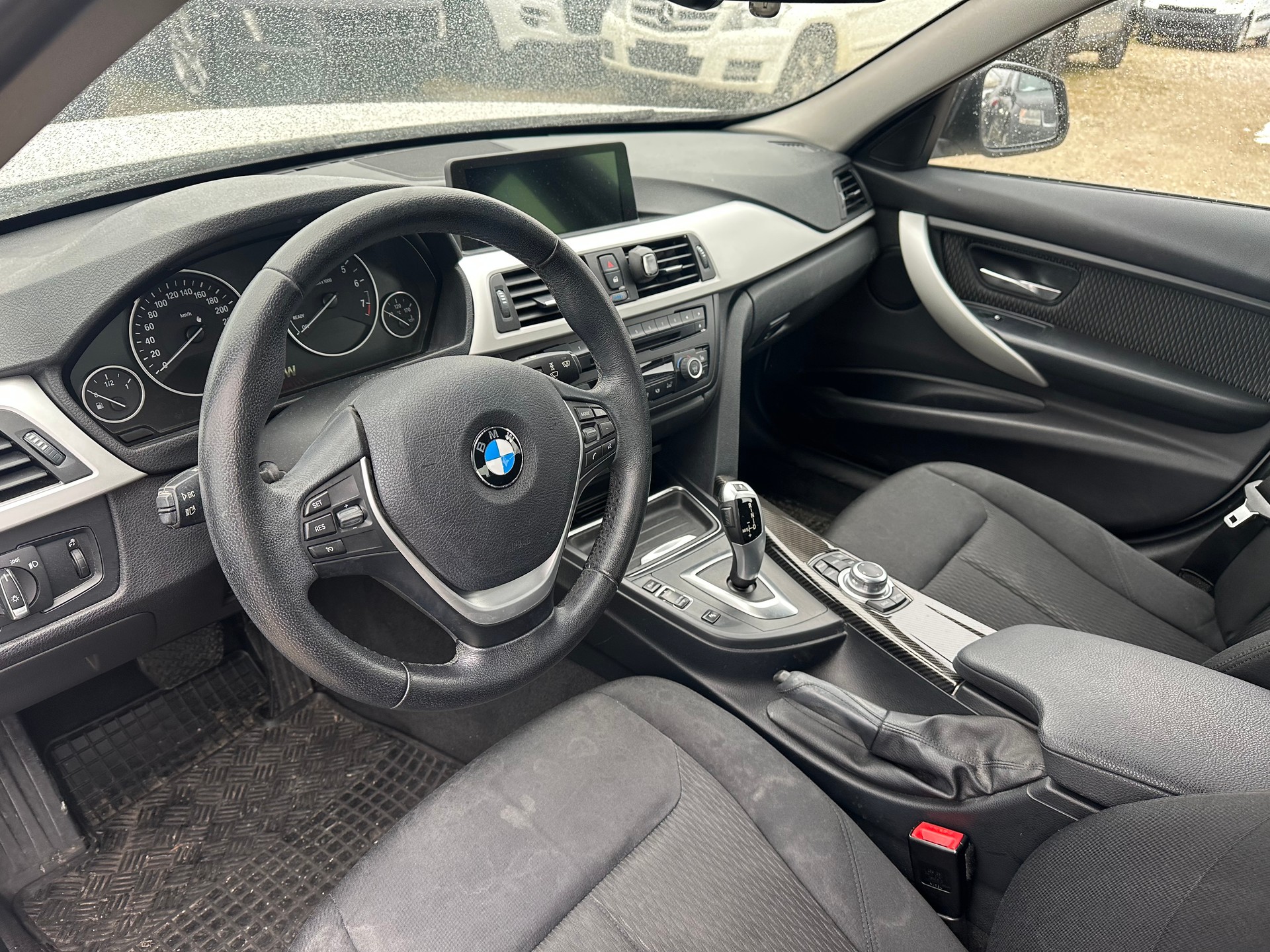 BMW 320i xDrive Steptronic-image-11