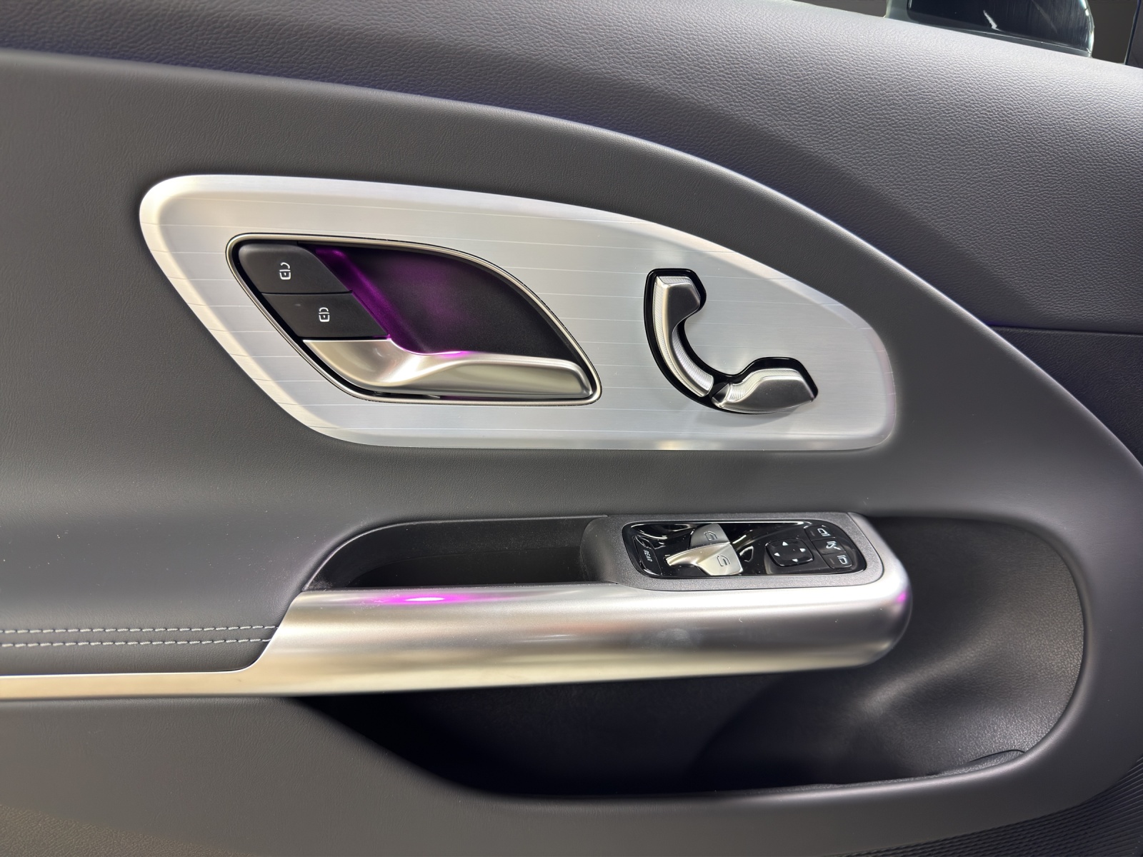 MERCEDES-BENZ CLA 200 8G-DCT-image-12