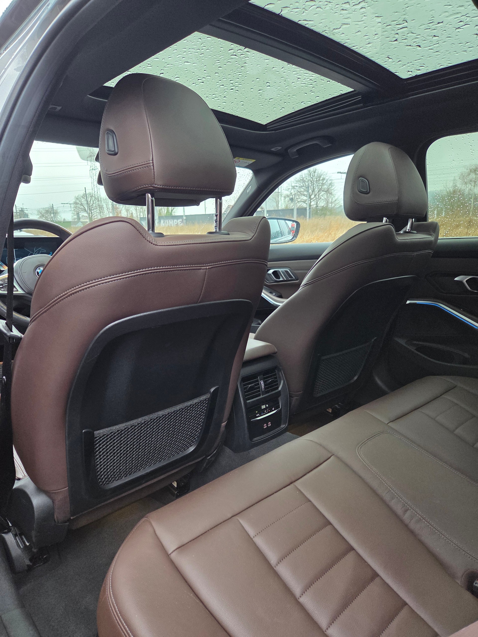 BMW 320d xDrive 48V Touring Steptronic M Sport-image-10