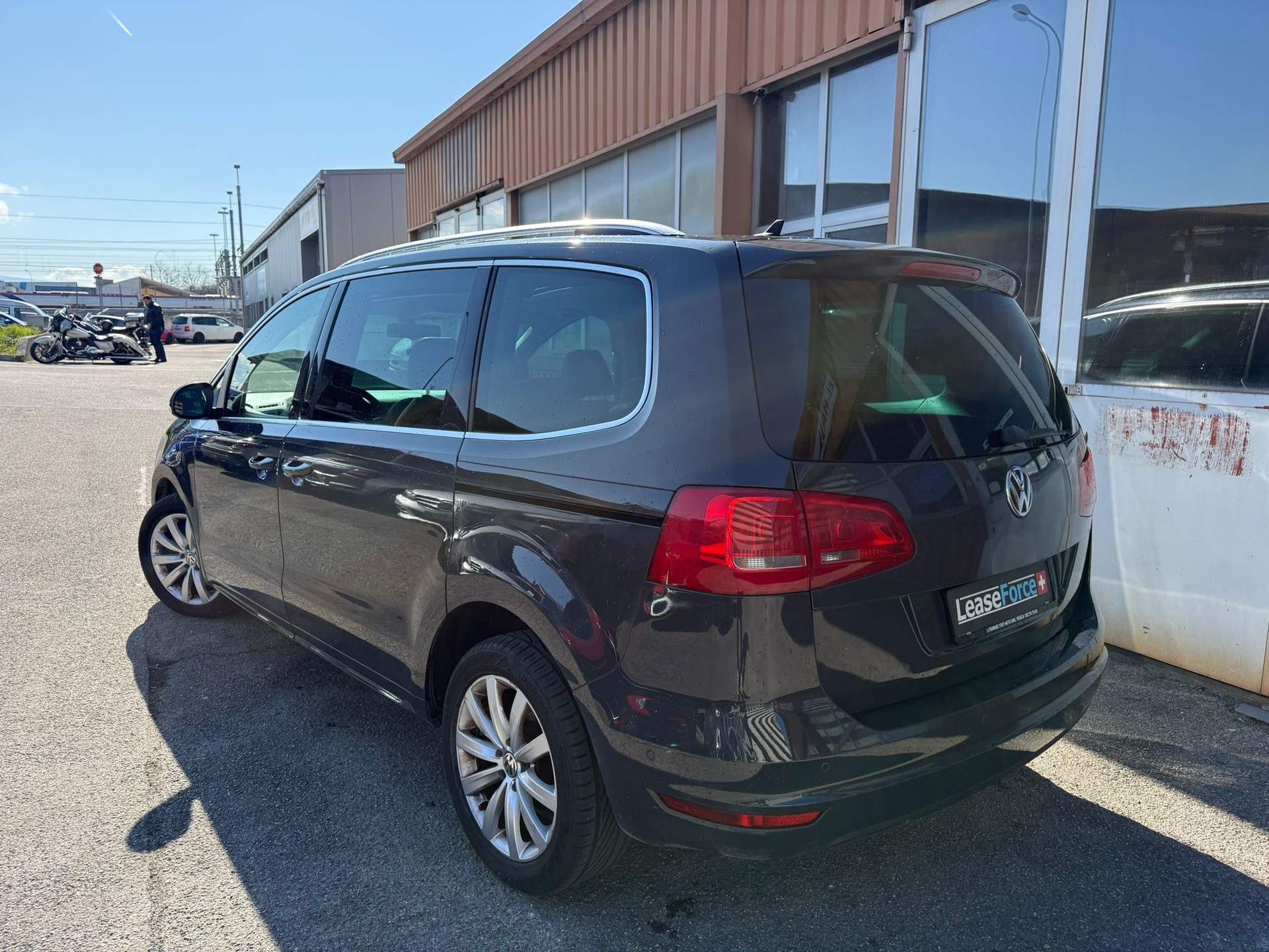 VW Sharan 1.4 TSI BlueMotion Technology Highline DSG-image-1
