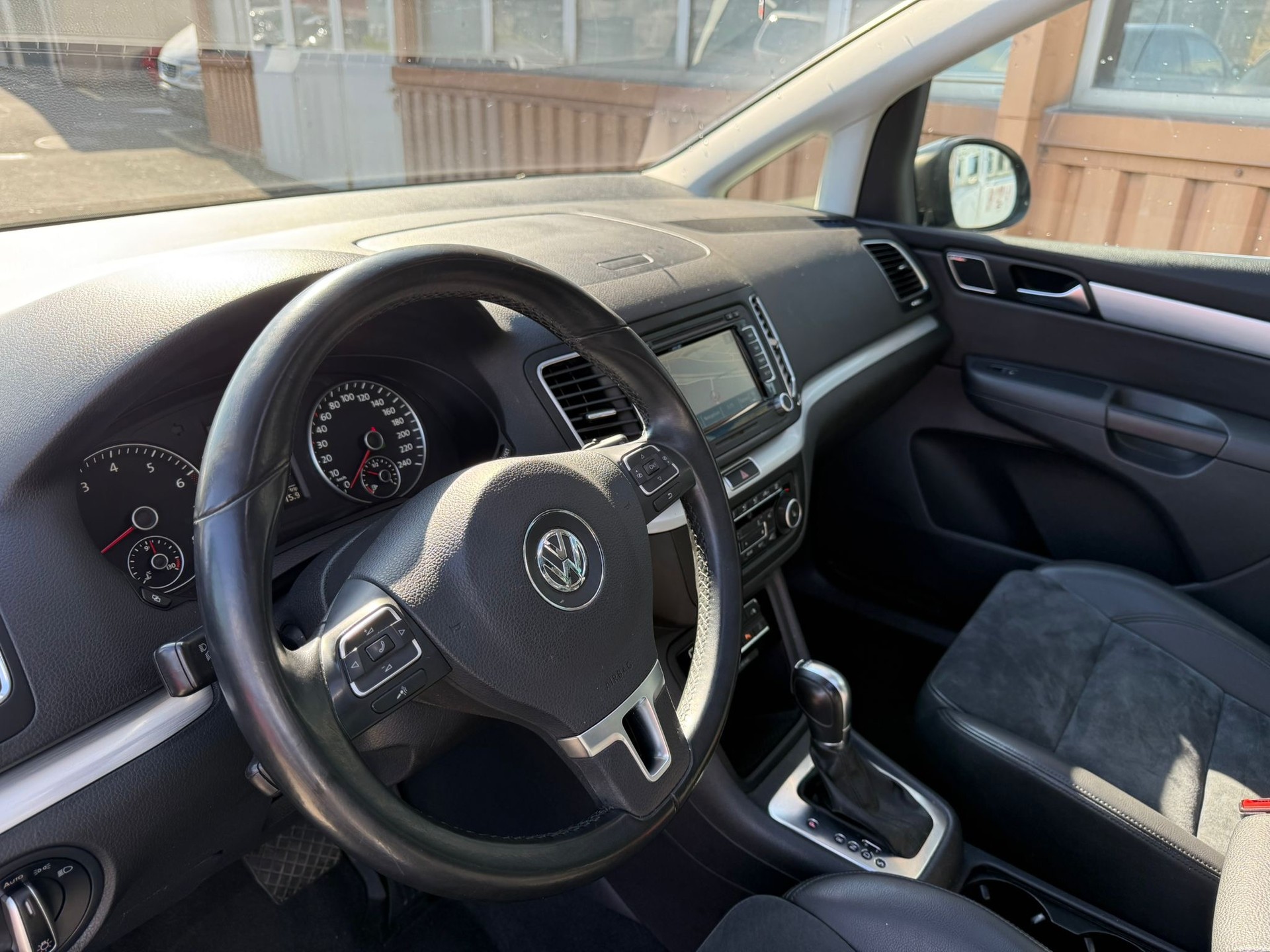 VW Sharan 1.4 TSI BlueMotion Technology Highline DSG-image-2