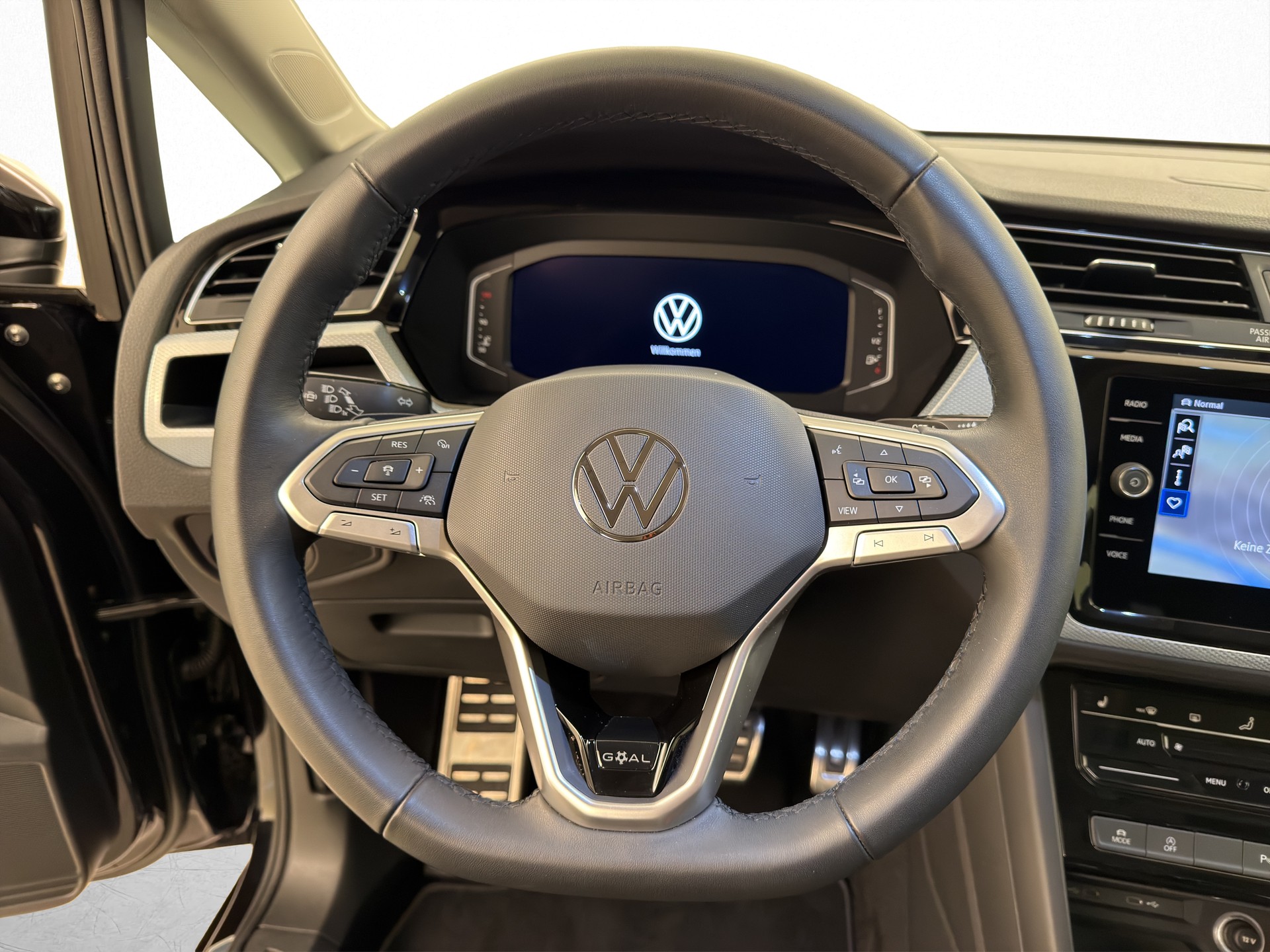 VW Touran 1.5 TSI Goal DSG R-Line-image-5