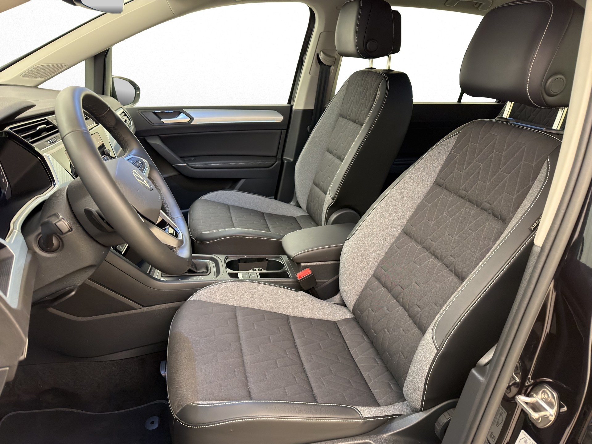 VW Touran 1.5 TSI Goal DSG R-Line-image-4