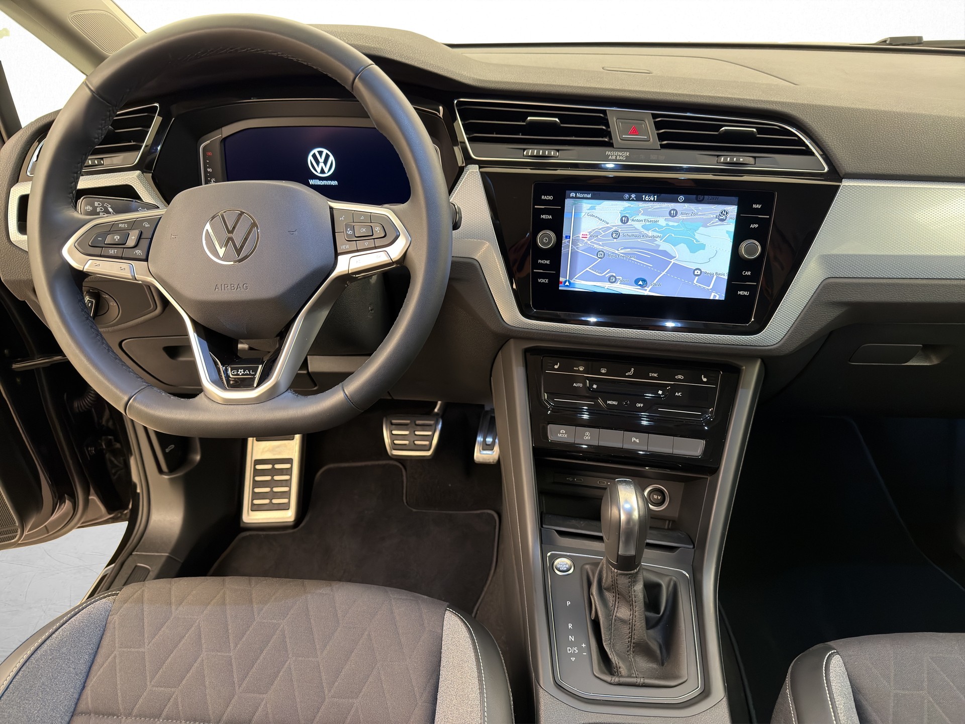 VW Touran 1.5 TSI Goal DSG R-Line-image-6
