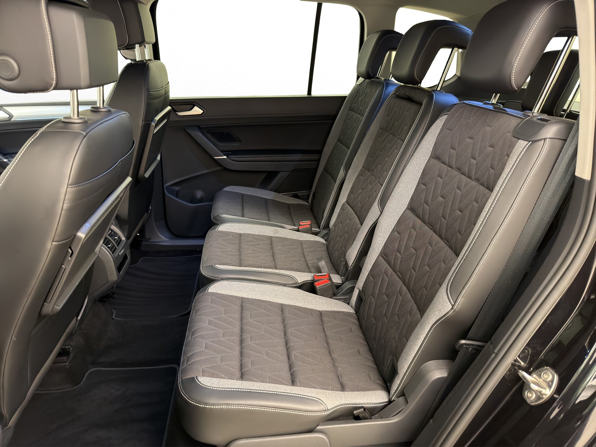 VW Touran 1.5 TSI Goal DSG R-Line-image-8