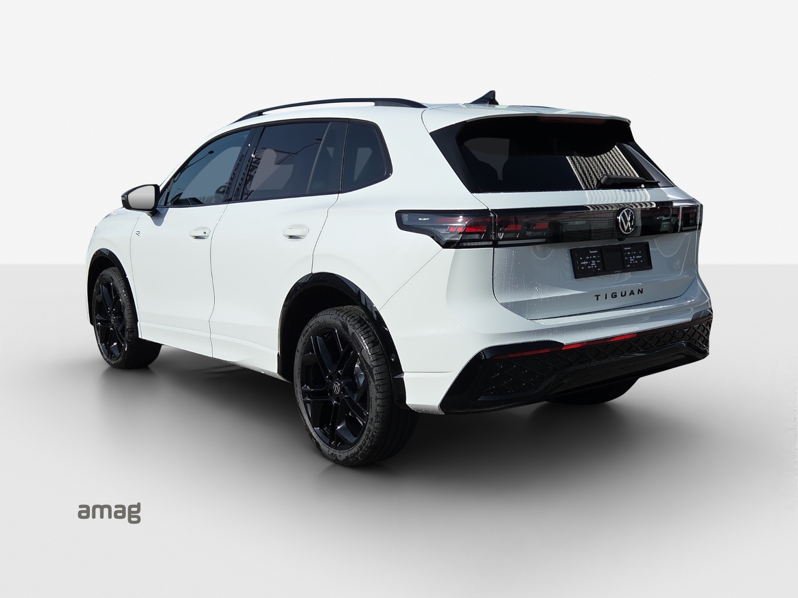 VW Tiguan 2.0 TSI DSG R-Line 4Motion-image-2