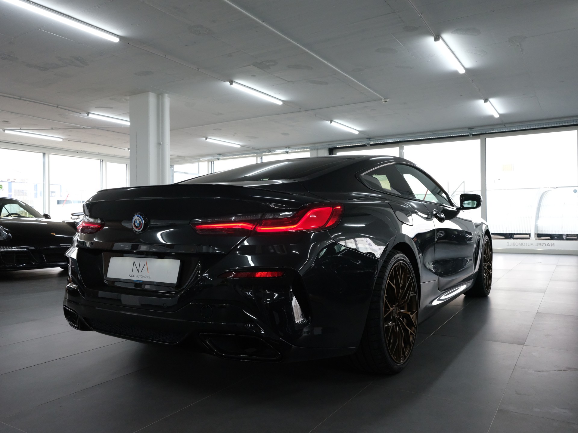 BMW 840i xDrive Steptronic-showroom-element-2
