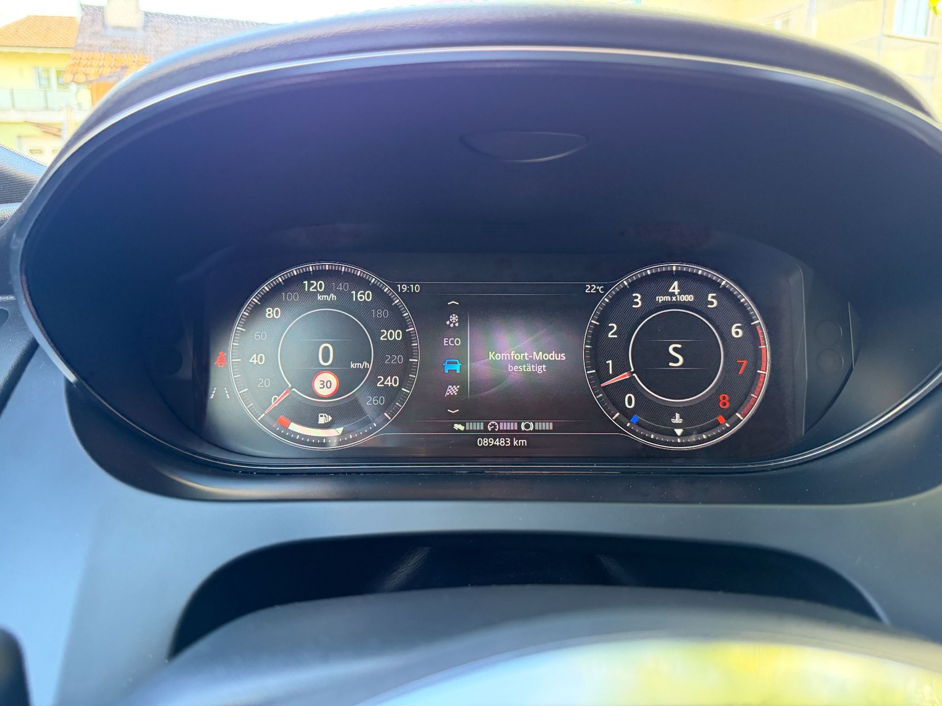 JAGUAR E-Pace P200 R-Dynamic S AWD Automatik-image-30