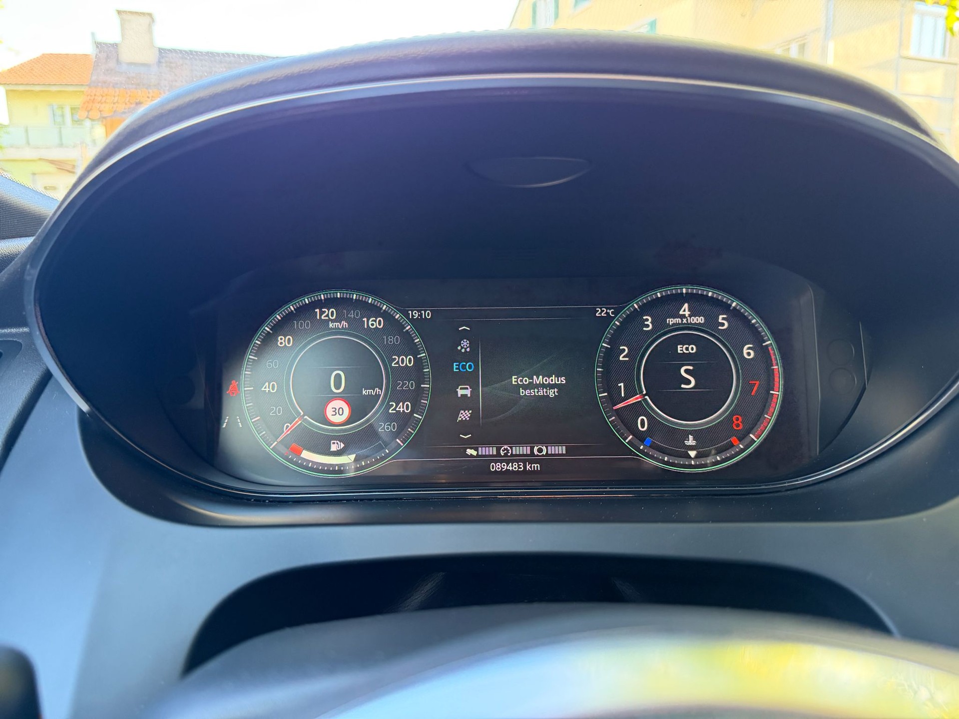 JAGUAR E-Pace P200 R-Dynamic S AWD Automatik-image-29