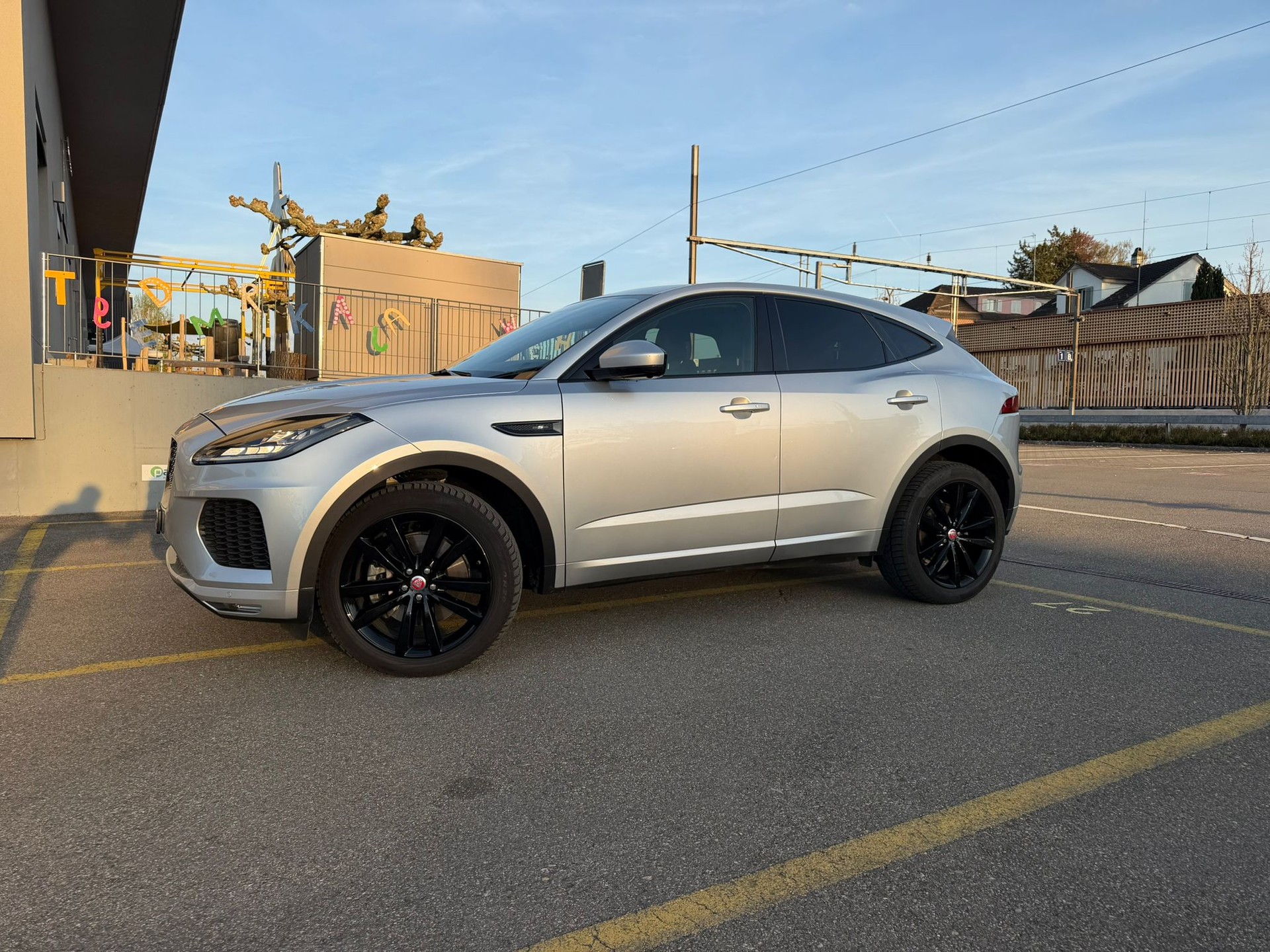 JAGUAR E-Pace P200 R-Dynamic S AWD Automatik-showroom-element-1