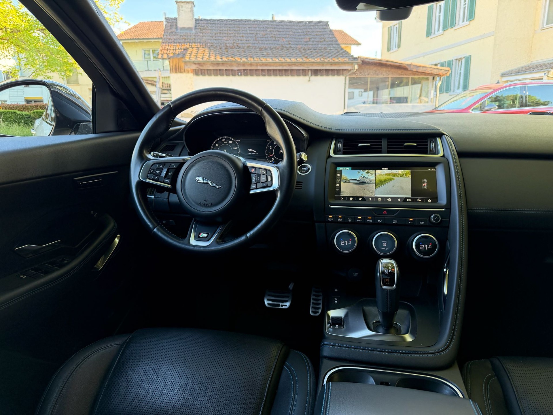 JAGUAR E-Pace P200 R-Dynamic S AWD Automatik-image-22