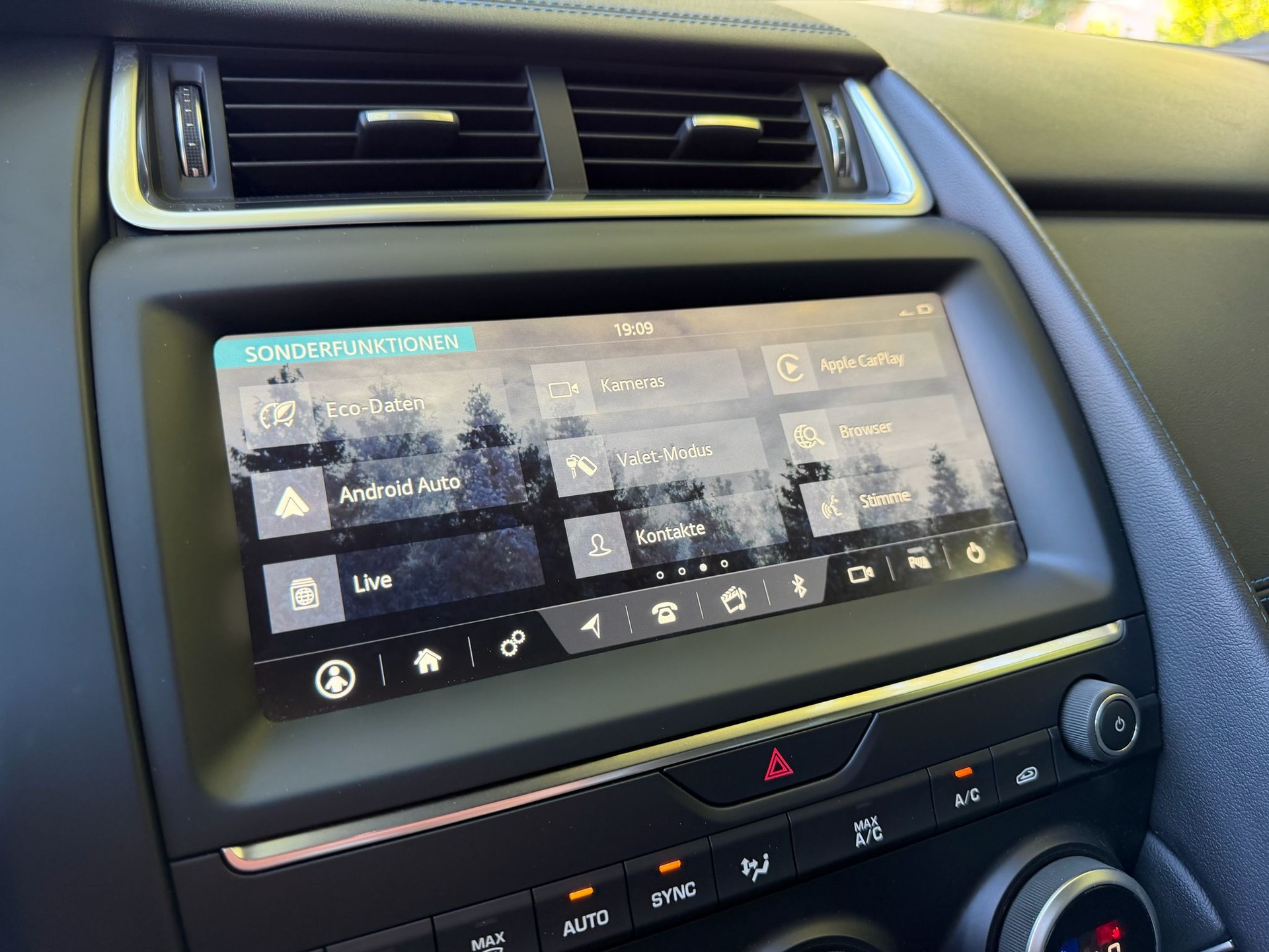 JAGUAR E-Pace P200 R-Dynamic S AWD Automatik-image-23