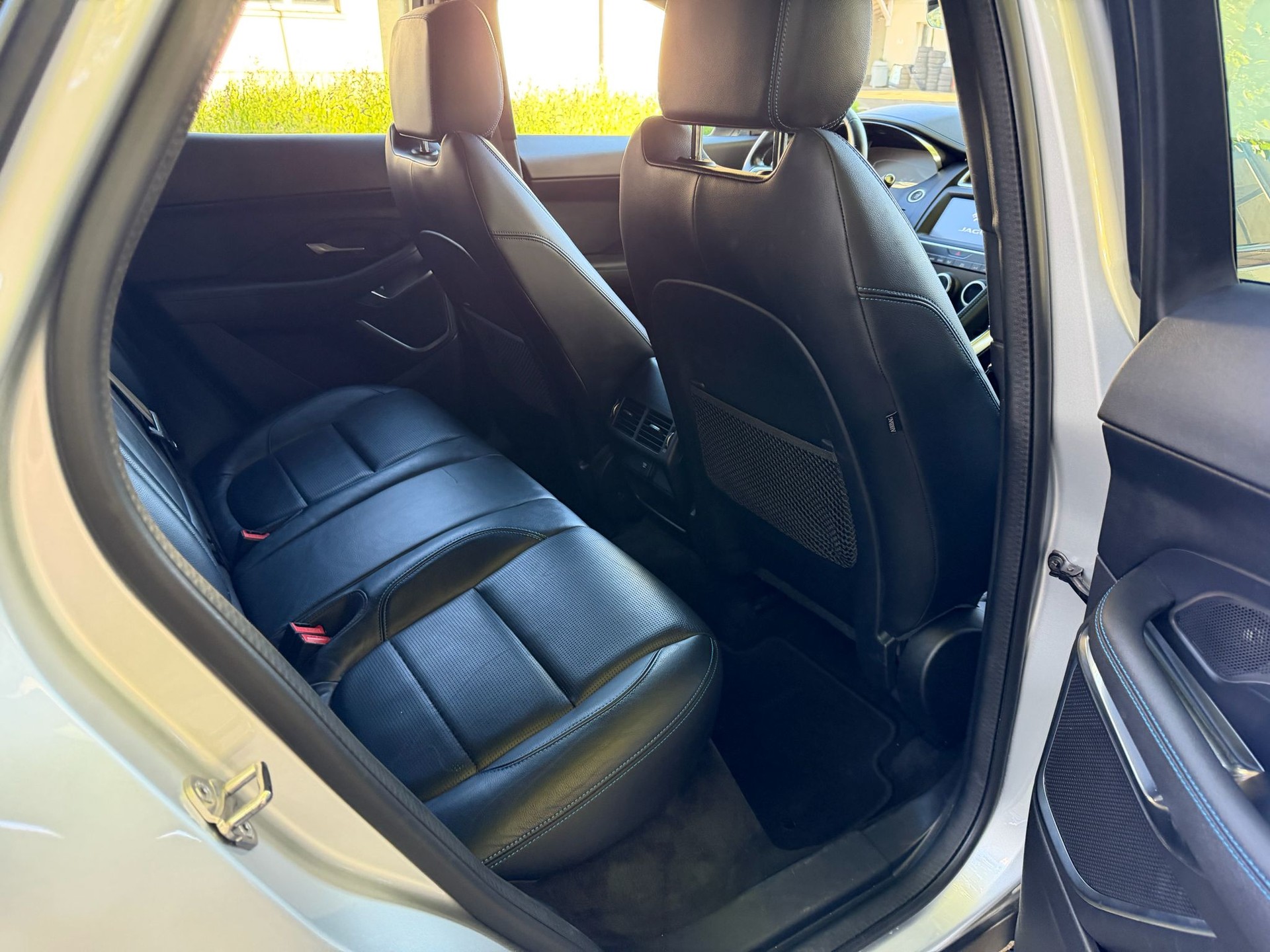 JAGUAR E-Pace P200 R-Dynamic S AWD Automatik-image-13