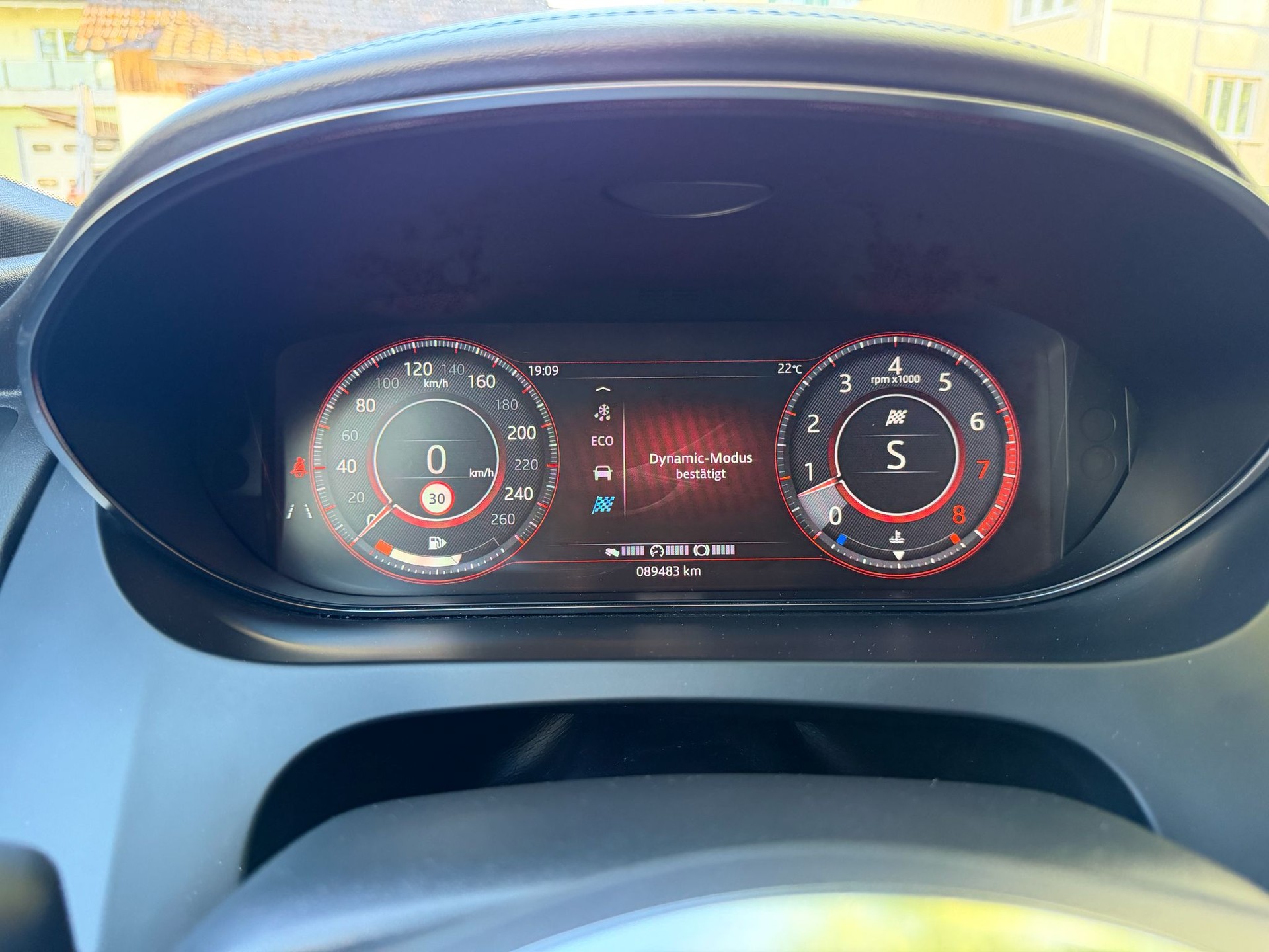 JAGUAR E-Pace P200 R-Dynamic S AWD Automatik-image-26