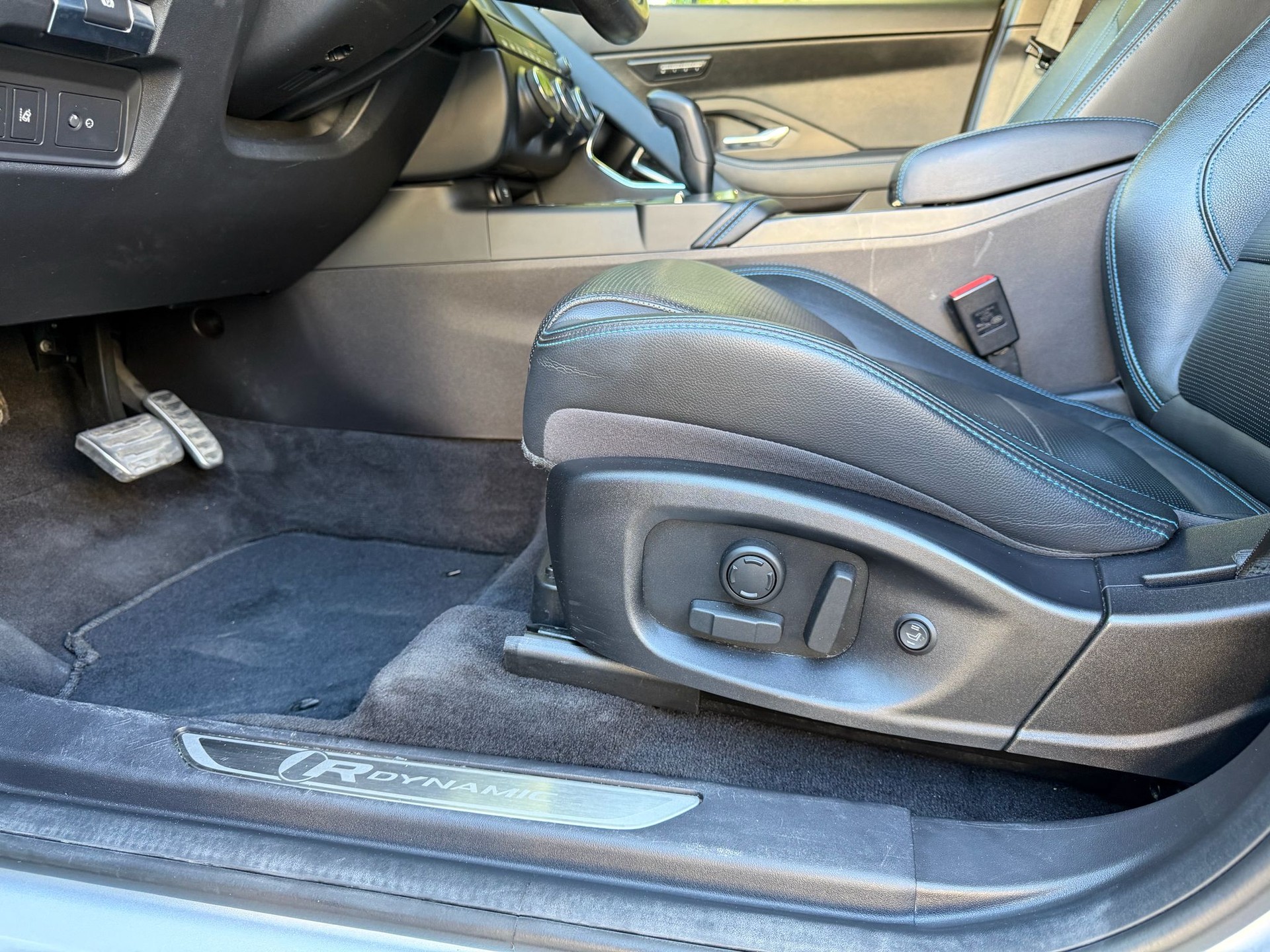 JAGUAR E-Pace P200 R-Dynamic S AWD Automatik-image-18