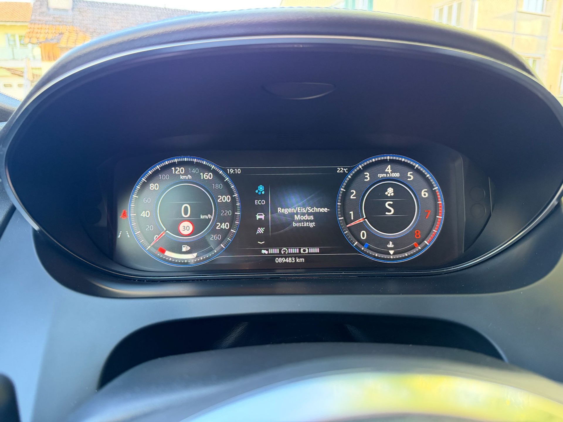 JAGUAR E-Pace P200 R-Dynamic S AWD Automatik-image-28