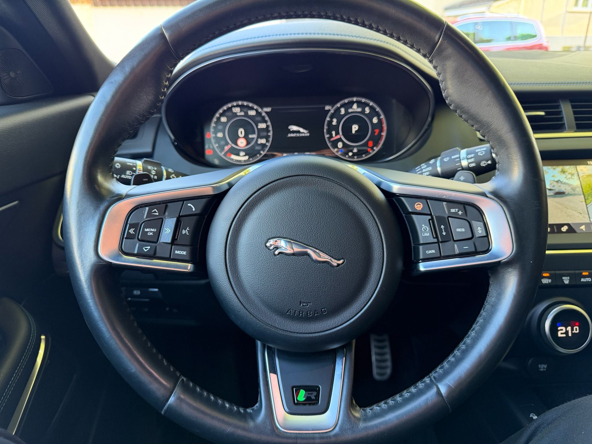 JAGUAR E-Pace P200 R-Dynamic S AWD Automatik-image-21