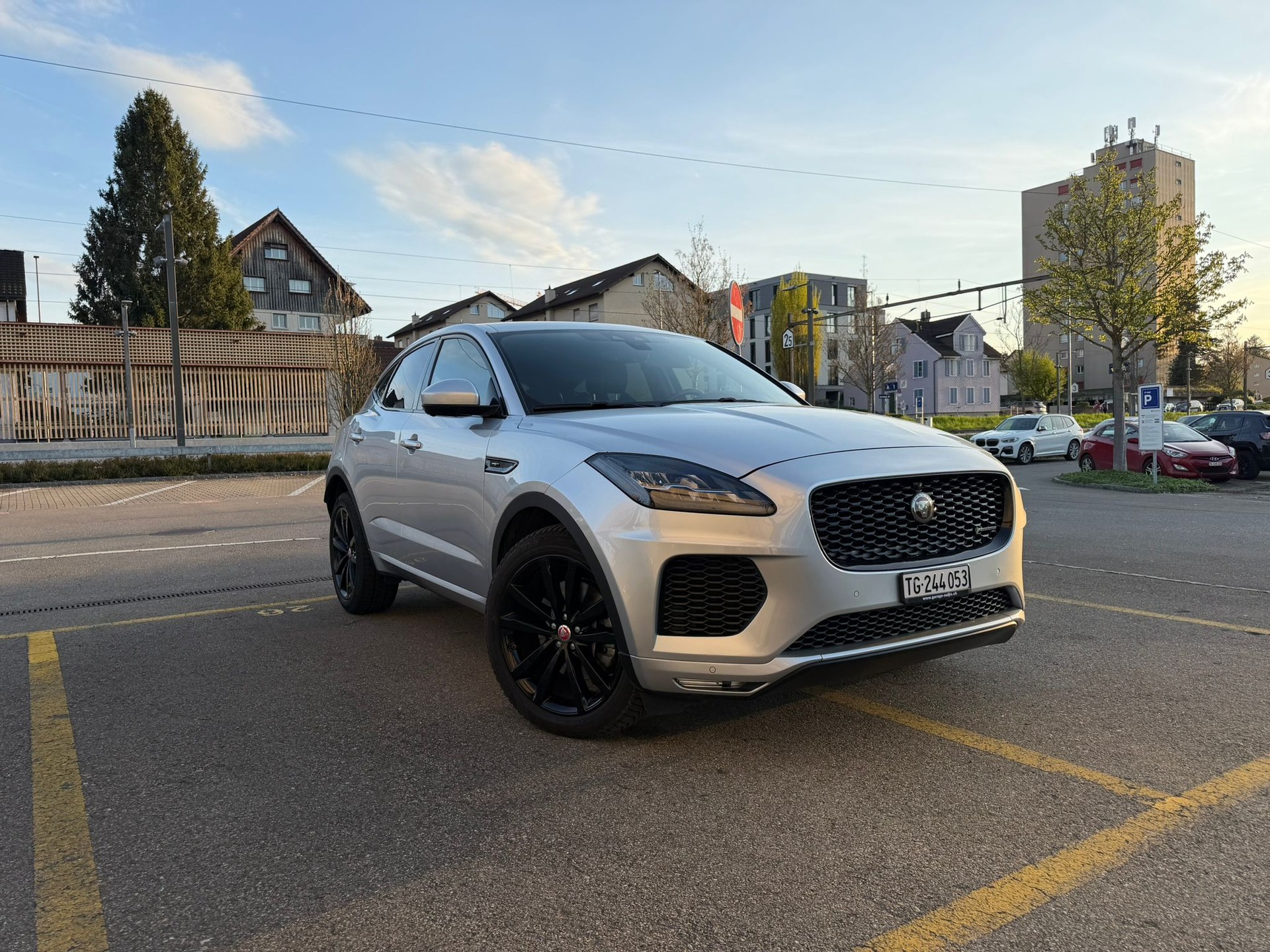 JAGUAR E-Pace P200 R-Dynamic S AWD Automatik-showroom-element-3