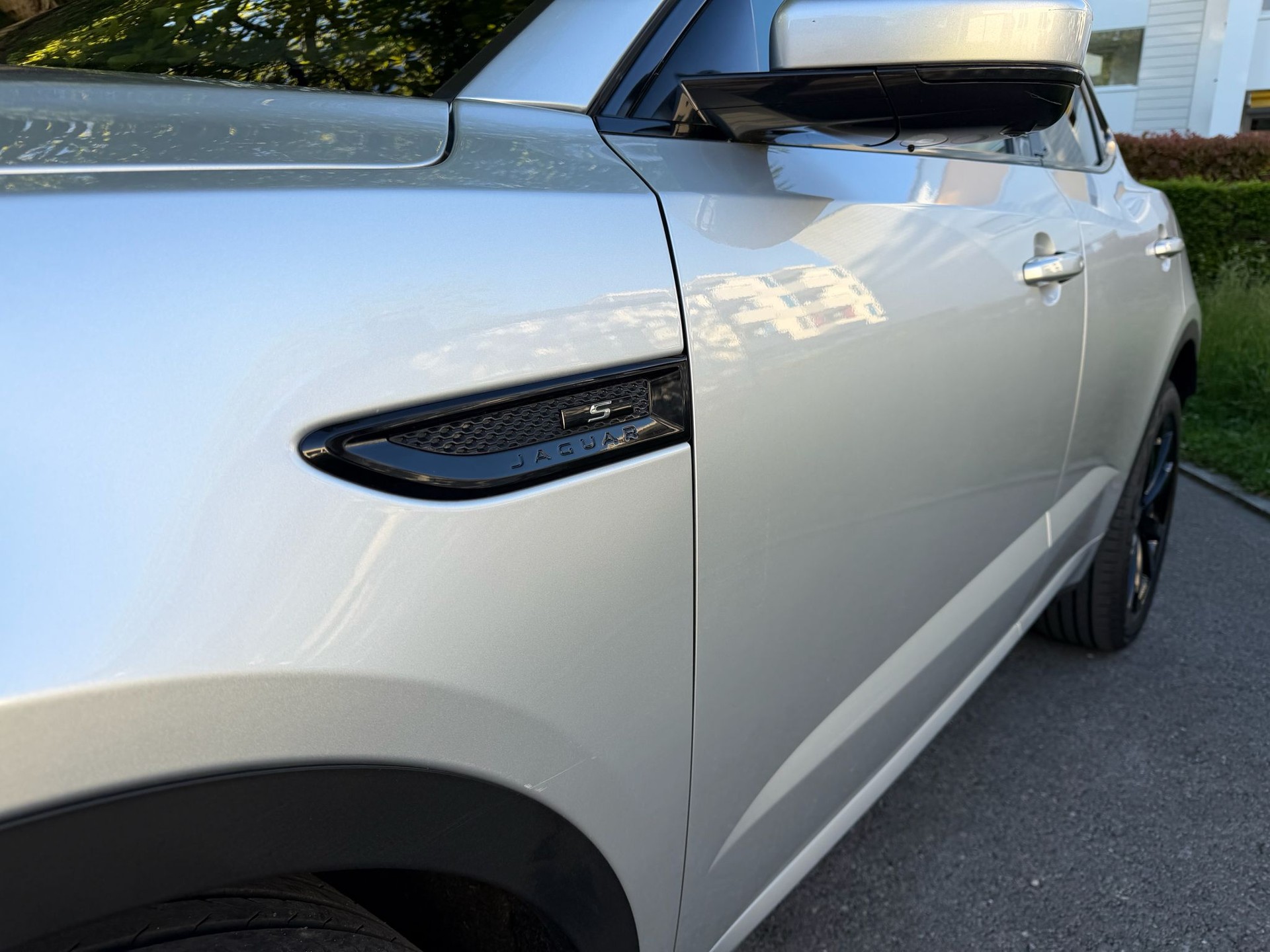 JAGUAR E-Pace P200 R-Dynamic S AWD Automatik-image-2