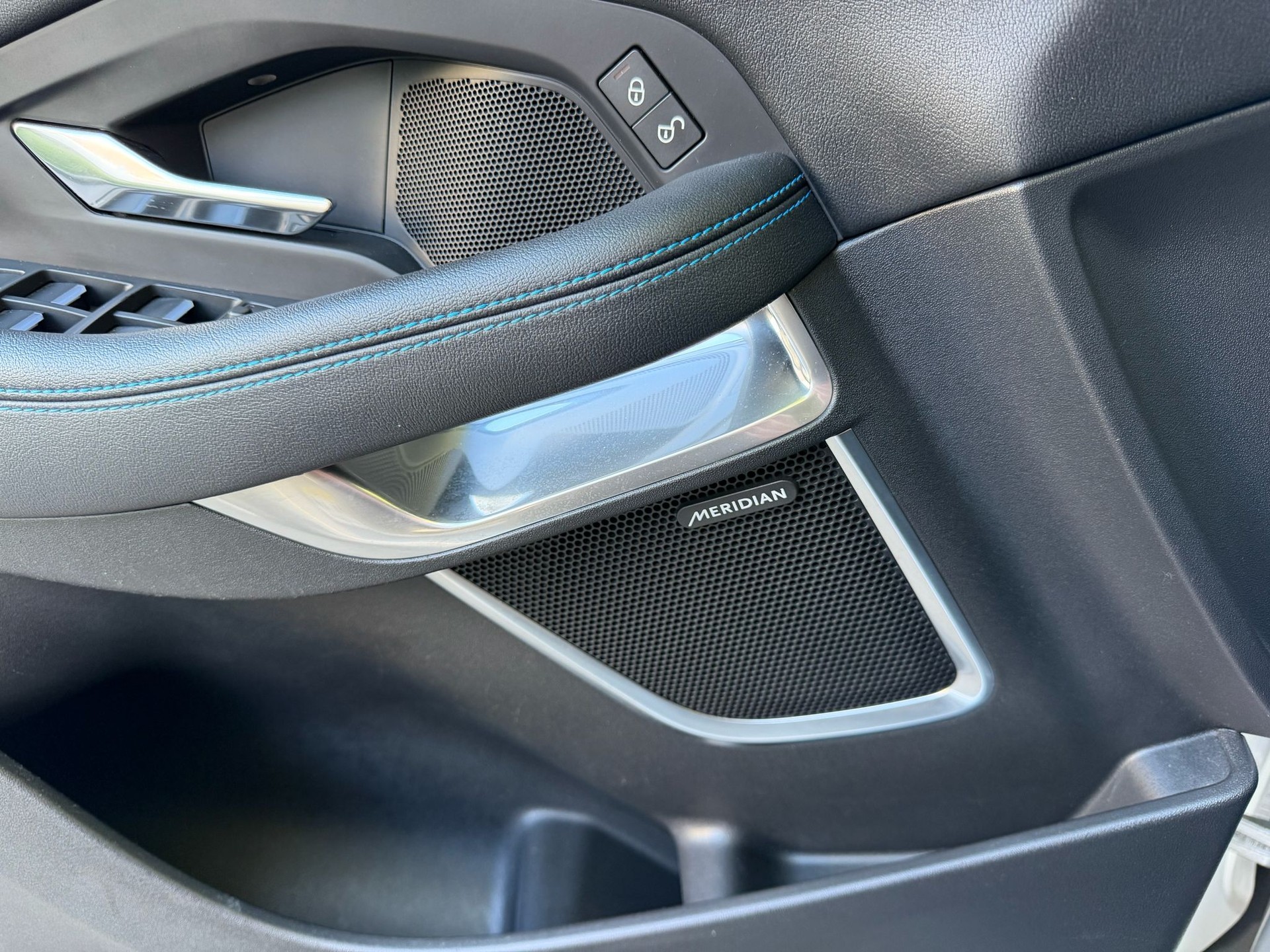 JAGUAR E-Pace P200 R-Dynamic S AWD Automatik-image-17