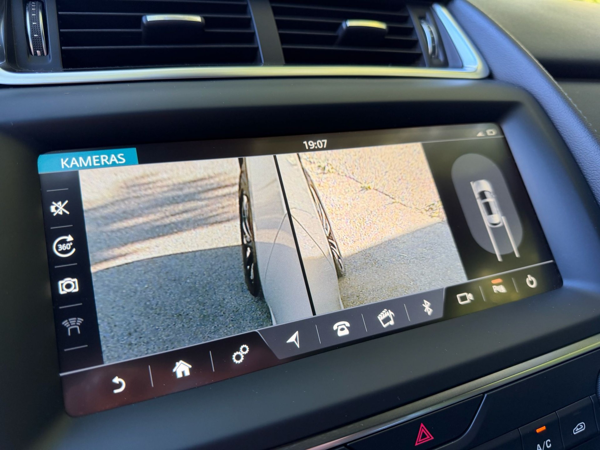 JAGUAR E-Pace P200 R-Dynamic S AWD Automatik-image-20