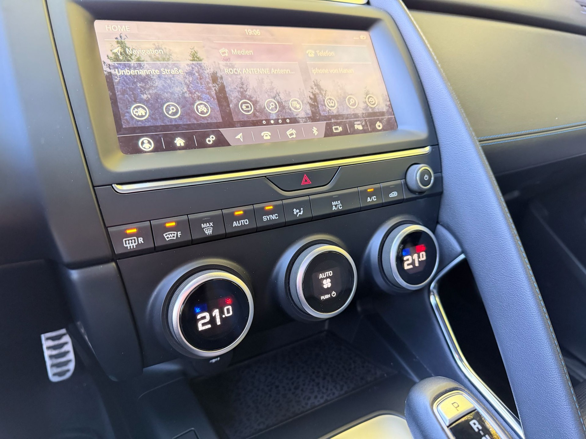 JAGUAR E-Pace P200 R-Dynamic S AWD Automatik-image-31