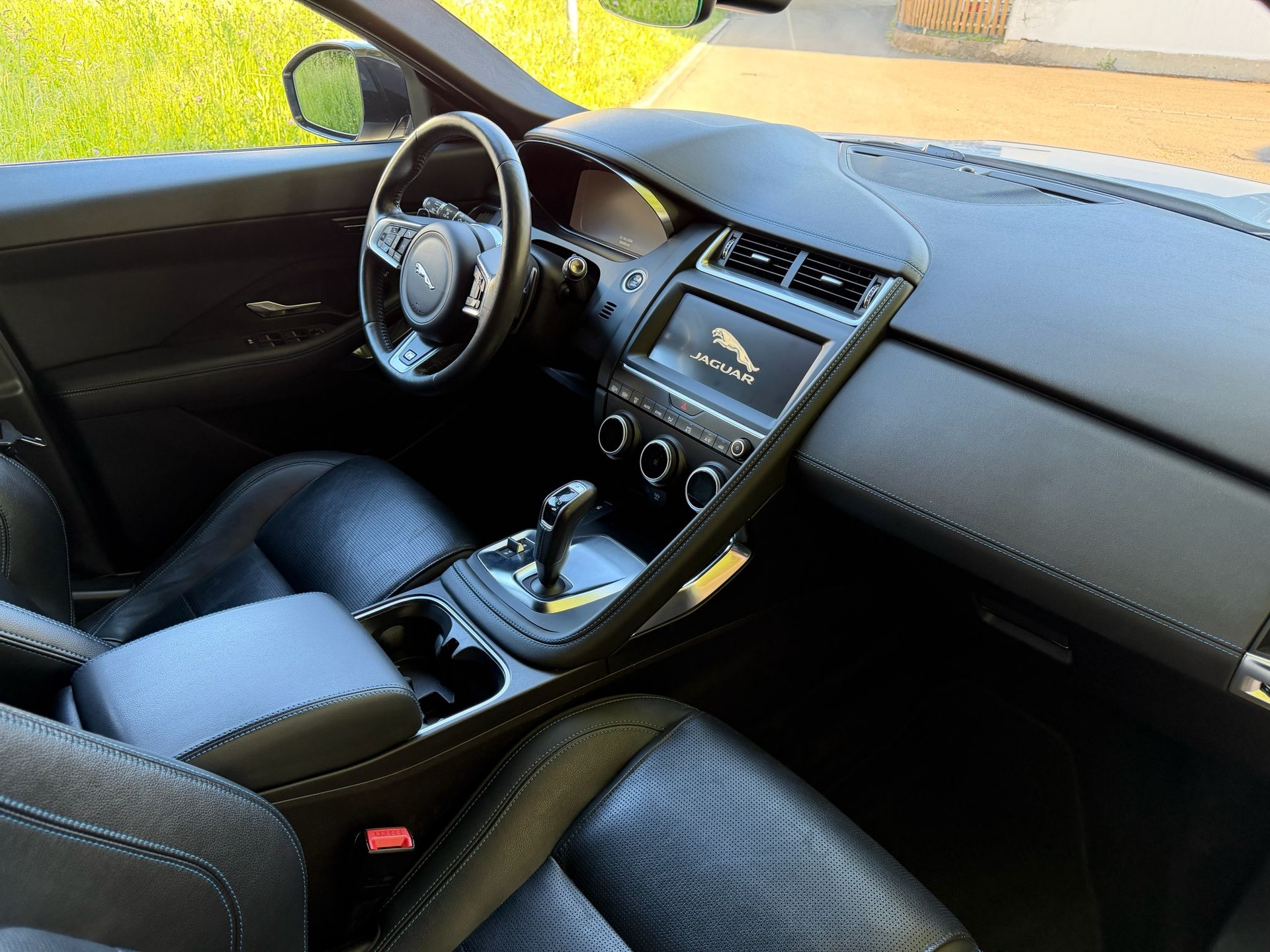 JAGUAR E-Pace P200 R-Dynamic S AWD Automatik-image-14