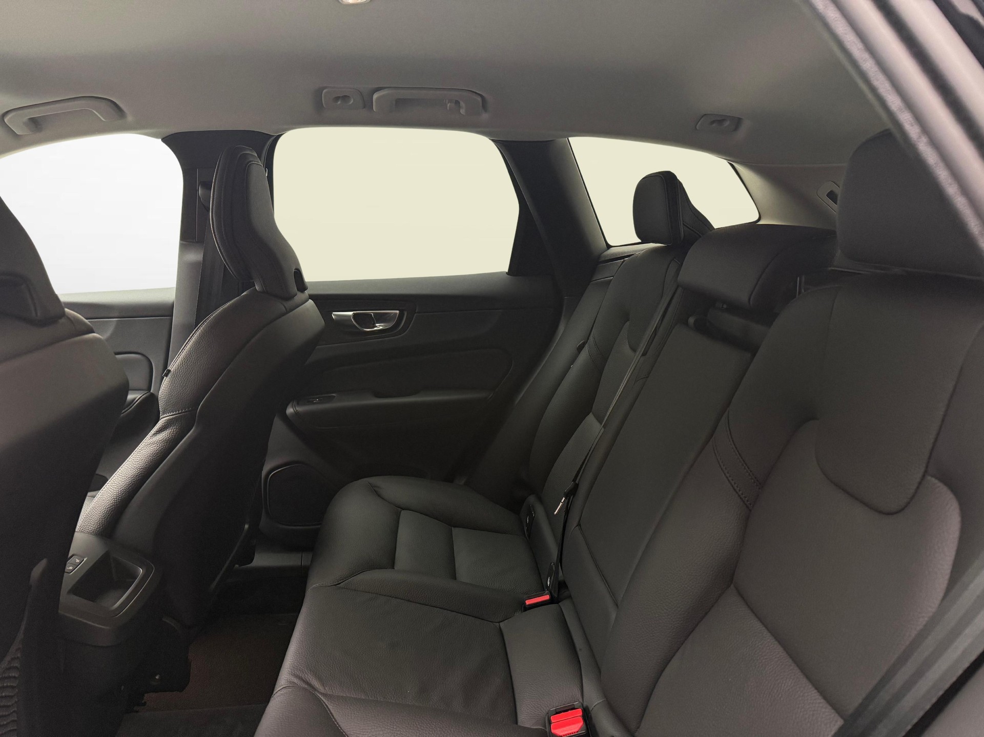 VOLVO XC60 2.0 B5 MH Plus Dark AWD-image-10
