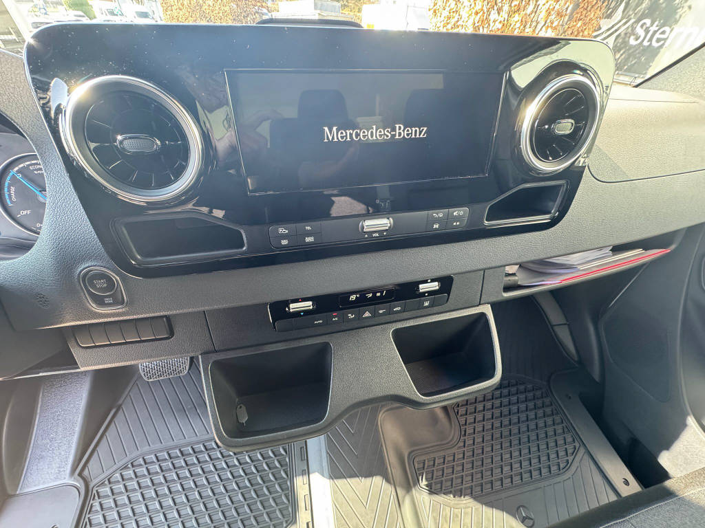 MERCEDES-BENZ eSprinter 420 Pro Koffer mit Hebebühne 3665 S 81 kWh-image-12
