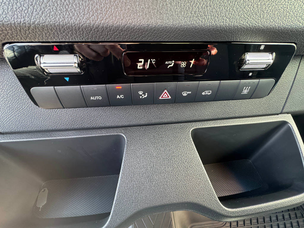 MERCEDES-BENZ eSprinter 420 Pro Koffer mit Hebebühne 3665 S 81 kWh-image-13