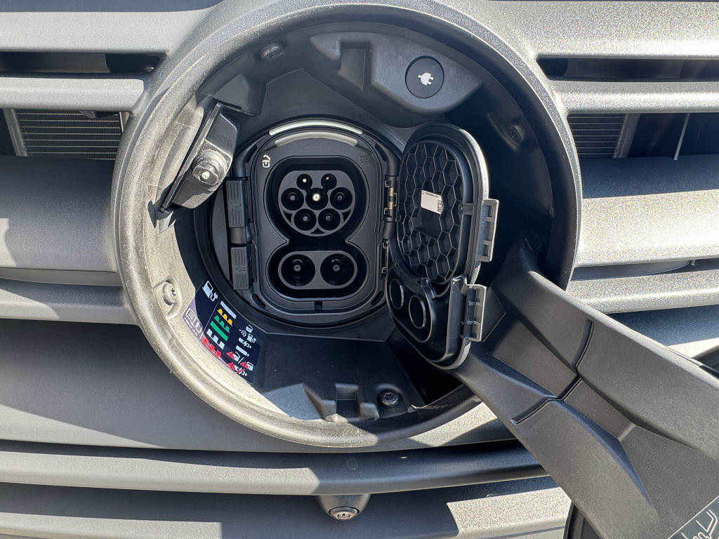 MERCEDES-BENZ eSprinter 420 Pro Koffer mit Hebebühne 3665 S 81 kWh-image-17