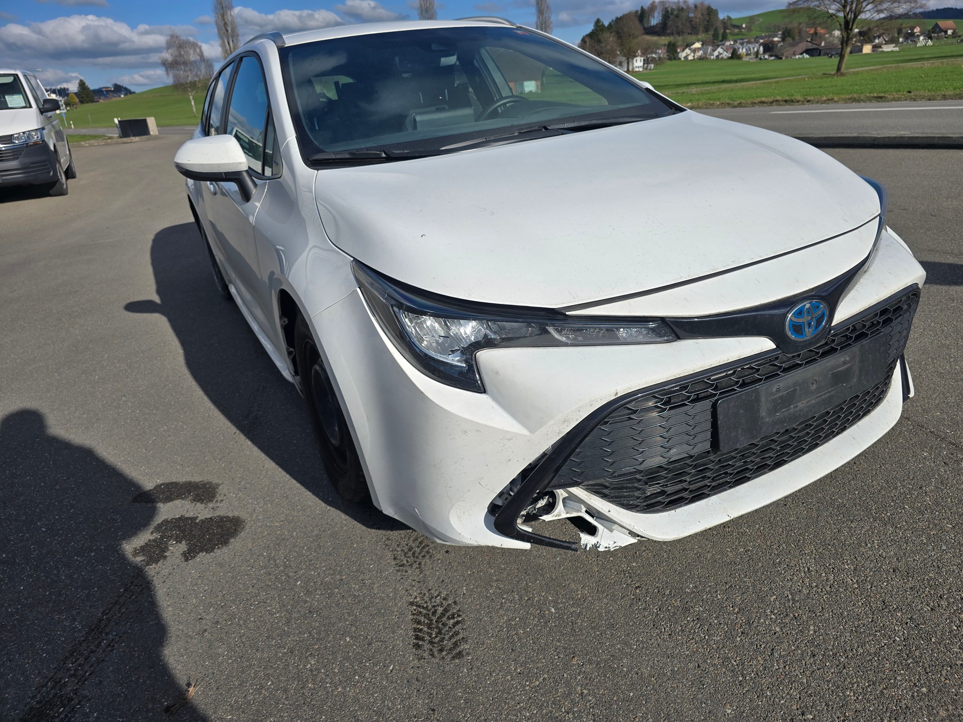 TOYOTA Corolla Touring Sports 1.8 HSD Comfort e-CVT*Unfallfahrzeug