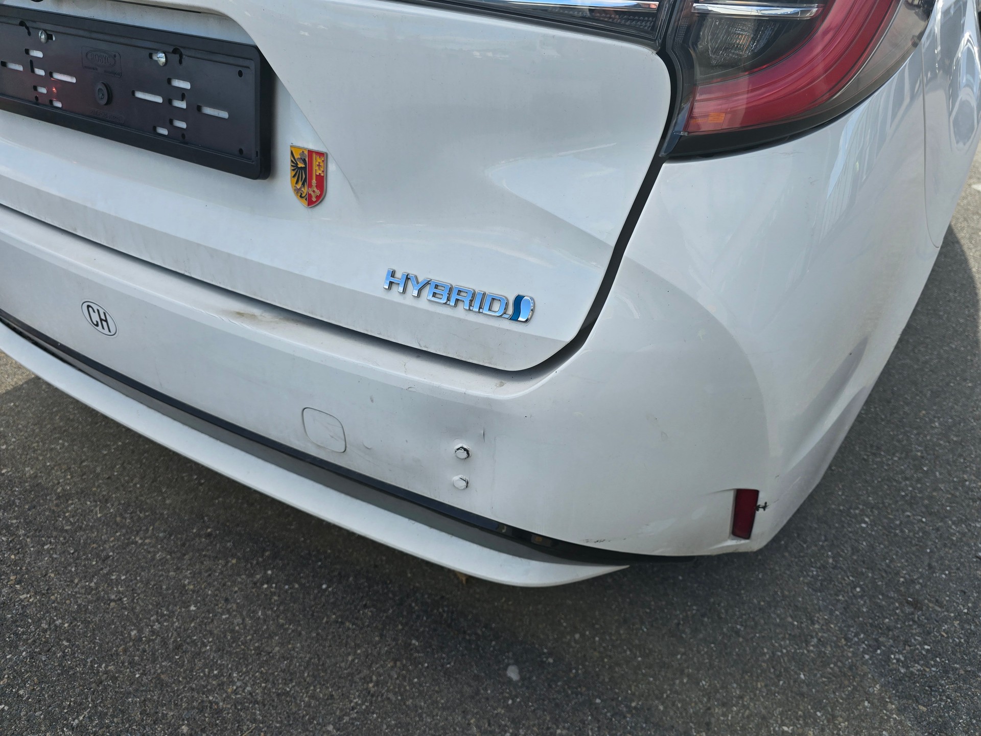 TOYOTA Corolla Touring Sports 1.8 HSD Comfort e-CVT*Unfallfahrzeug-image-4