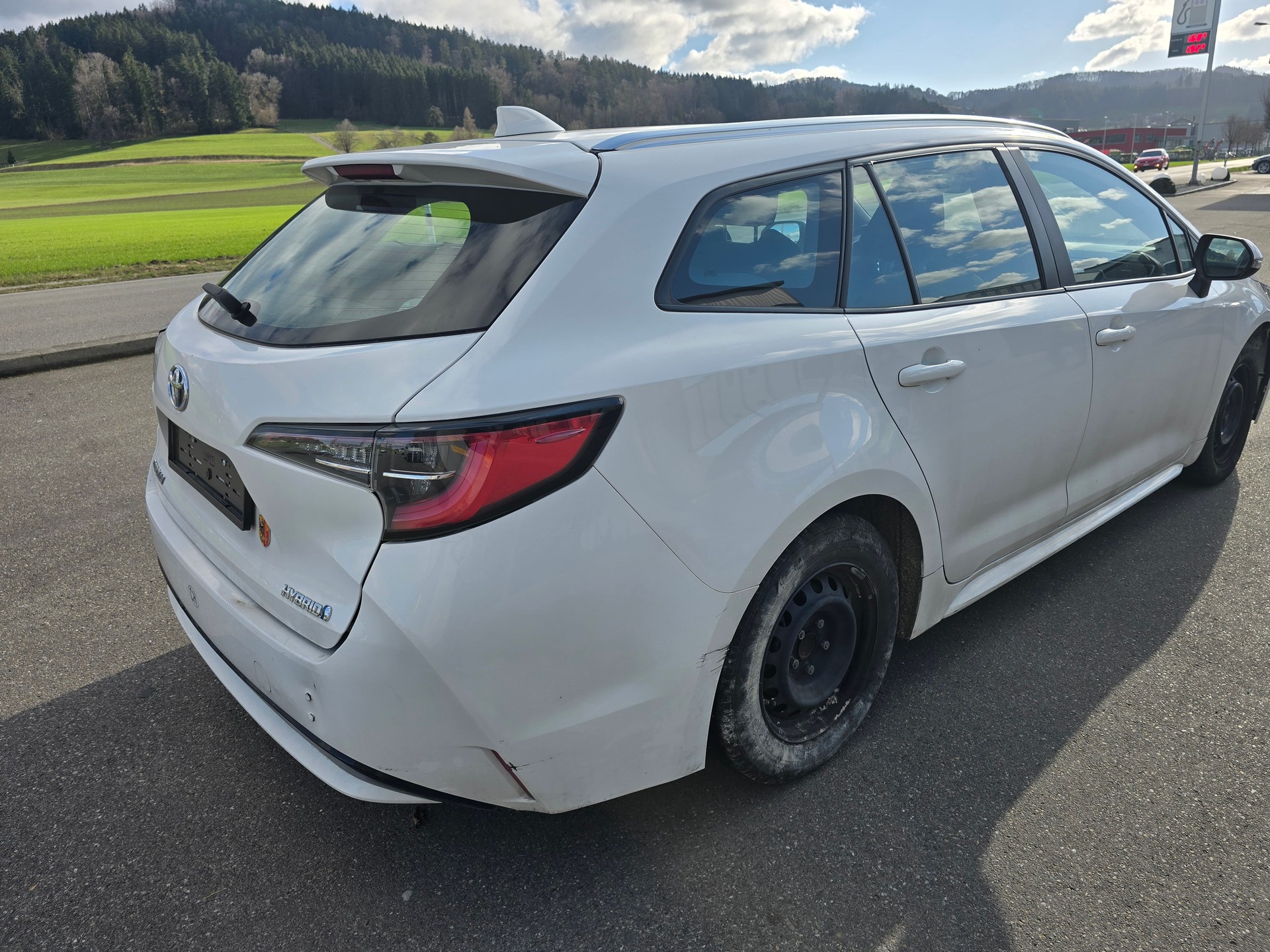 TOYOTA Corolla Touring Sports 1.8 HSD Comfort e-CVT*Unfallfahrzeug-image-3