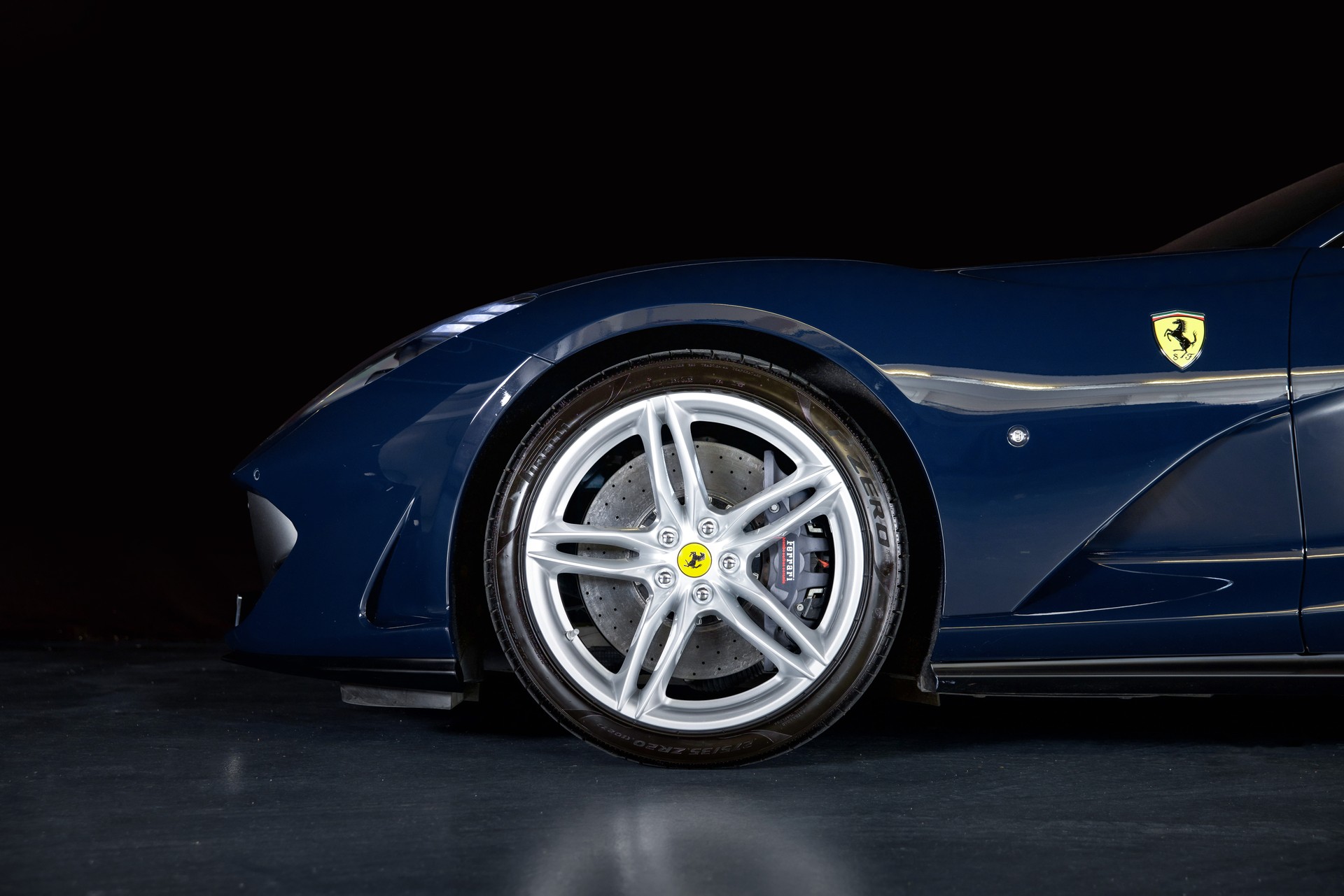 FERRARI 812 Superfast-image-4