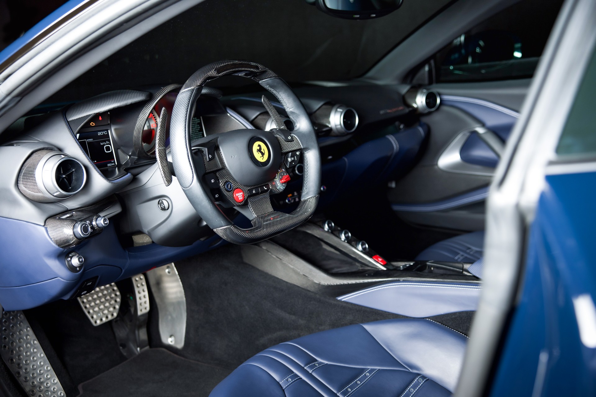 FERRARI 812 Superfast-image-11