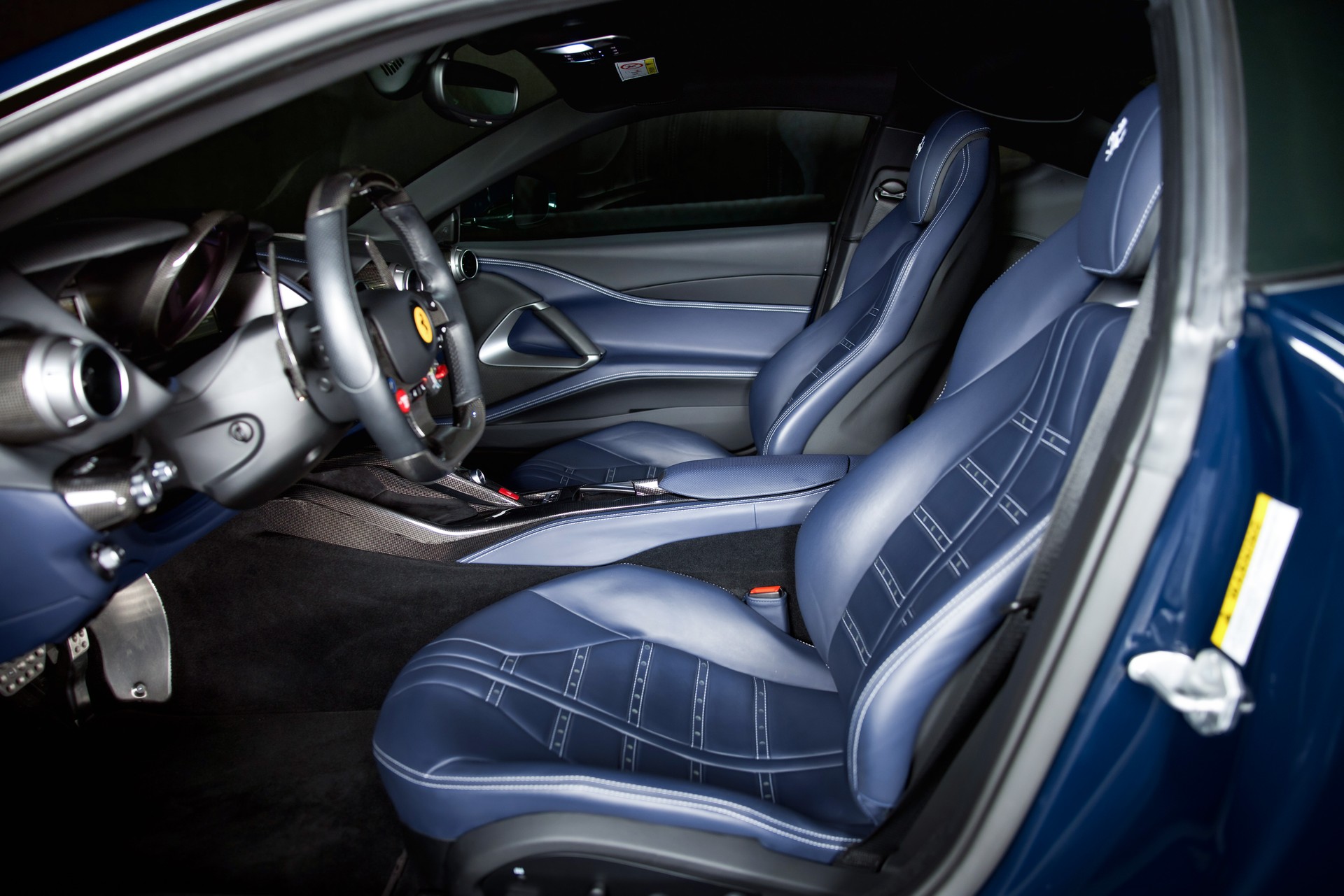 FERRARI 812 Superfast-image-12