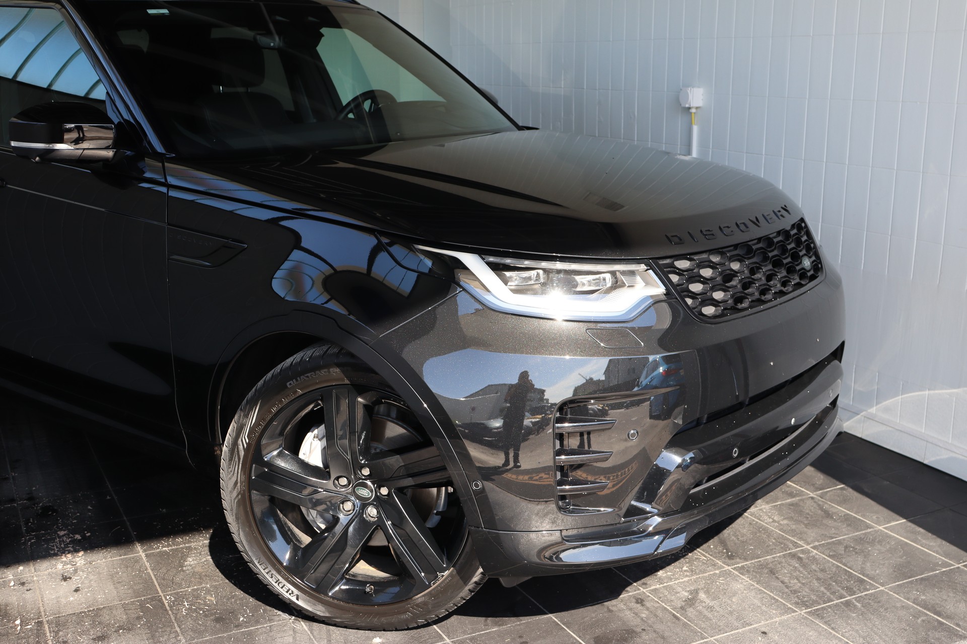 LAND ROVER Discovery 3.0D I6 300 R-Dynamic HSE AWD Automatic-image-2