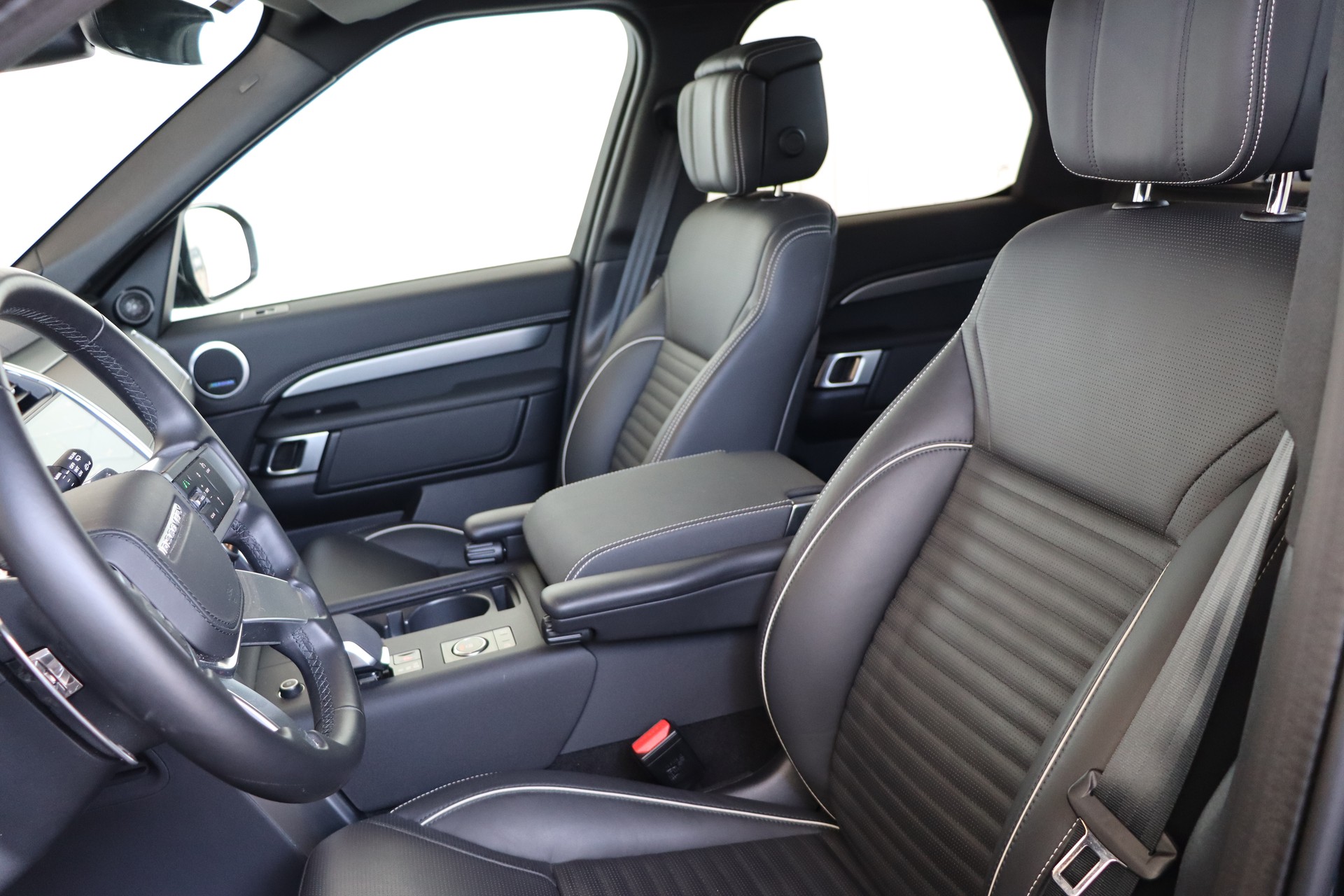 LAND ROVER Discovery 3.0D I6 300 R-Dynamic HSE AWD Automatic-image-16