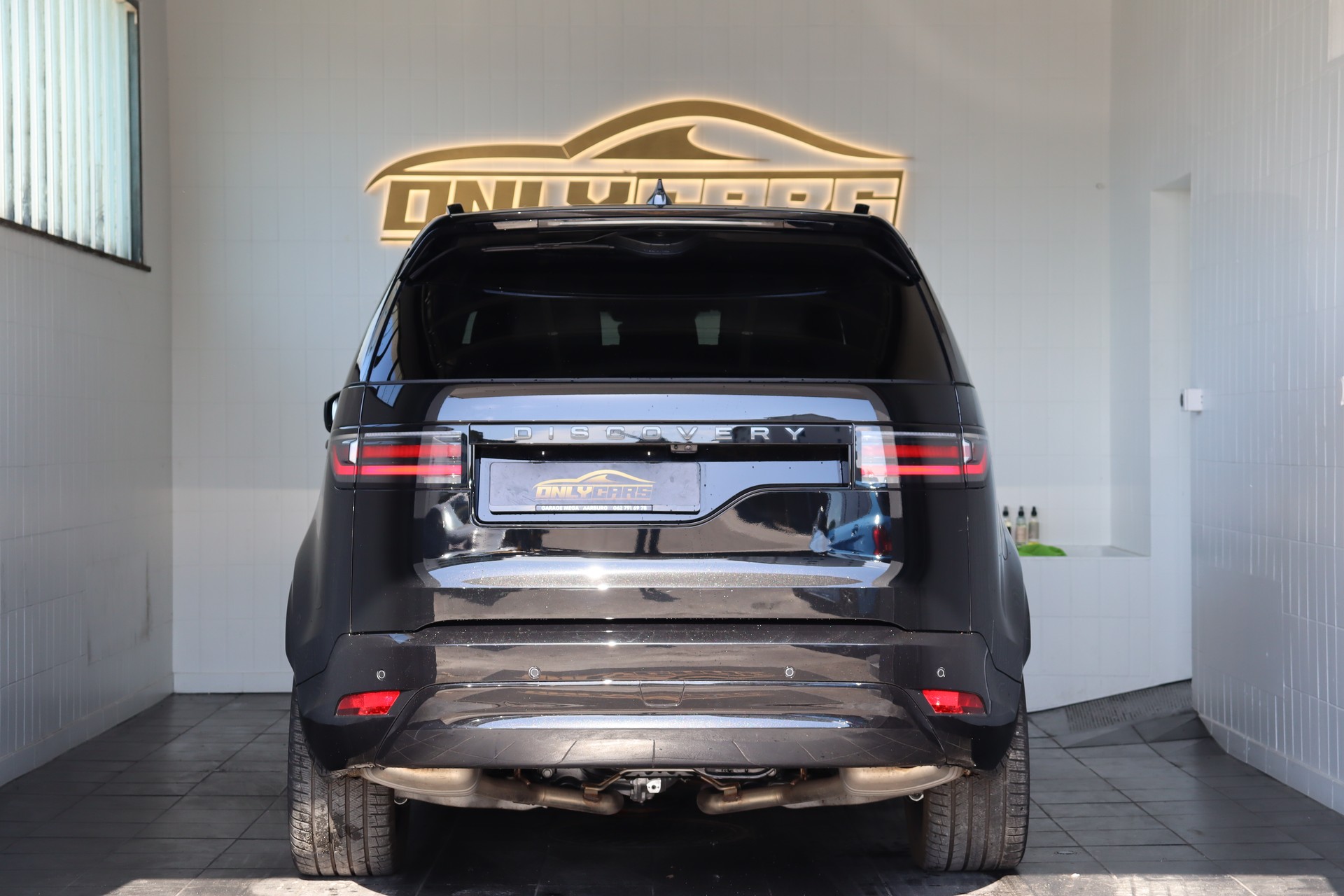 LAND ROVER Discovery 3.0D I6 300 R-Dynamic HSE AWD Automatic-image-7
