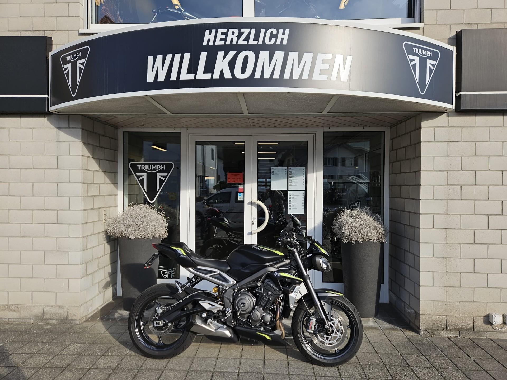 TRIUMPH Street Triple RS 765 ABS-showroom-element-1