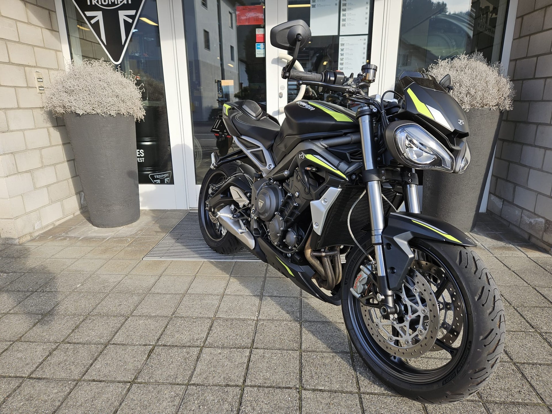 TRIUMPH Street Triple RS 765 ABS-showroom-element-2