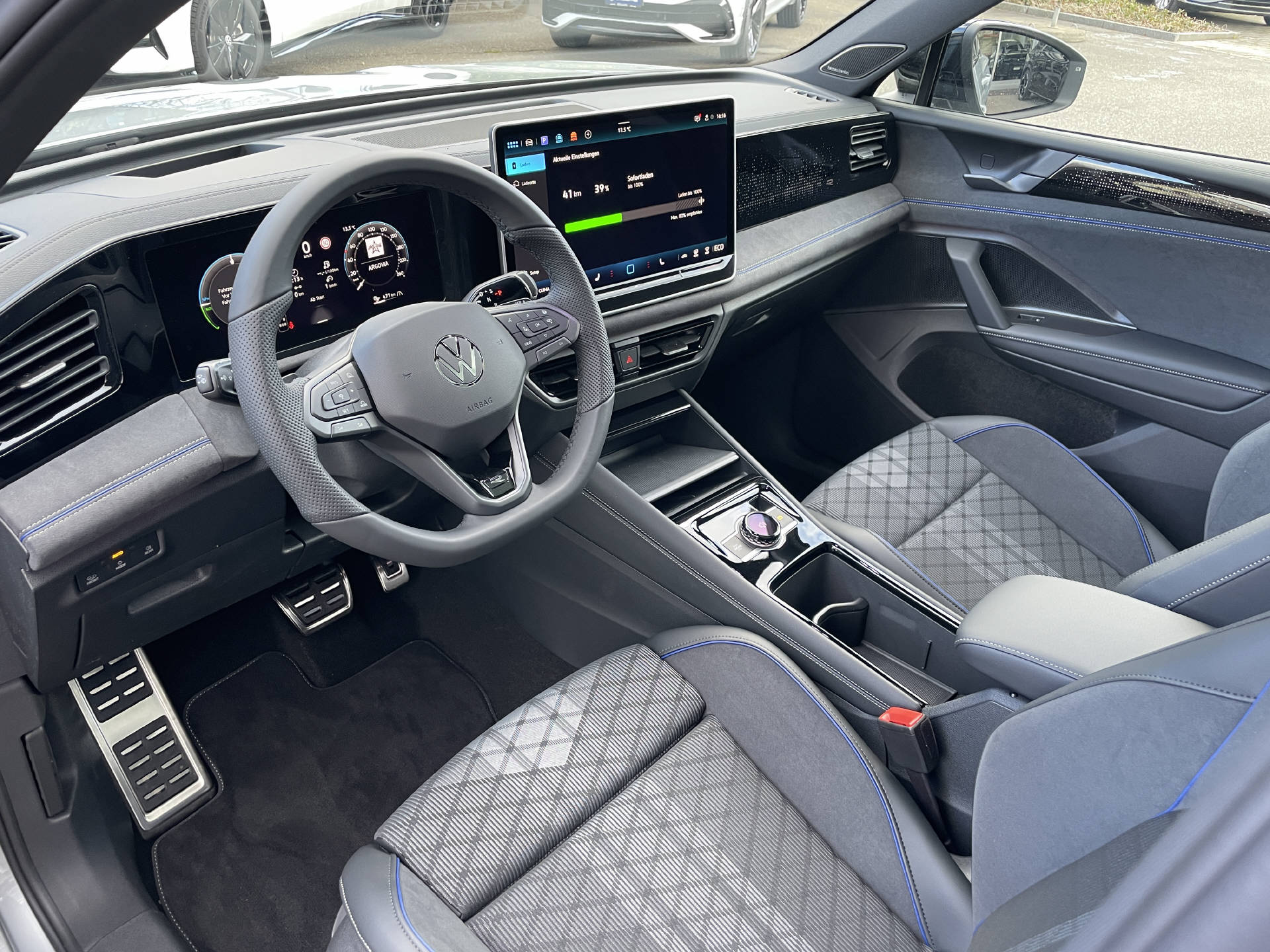 VW Tiguan 1.5 TSI PHEV R-Line DSG-image-6