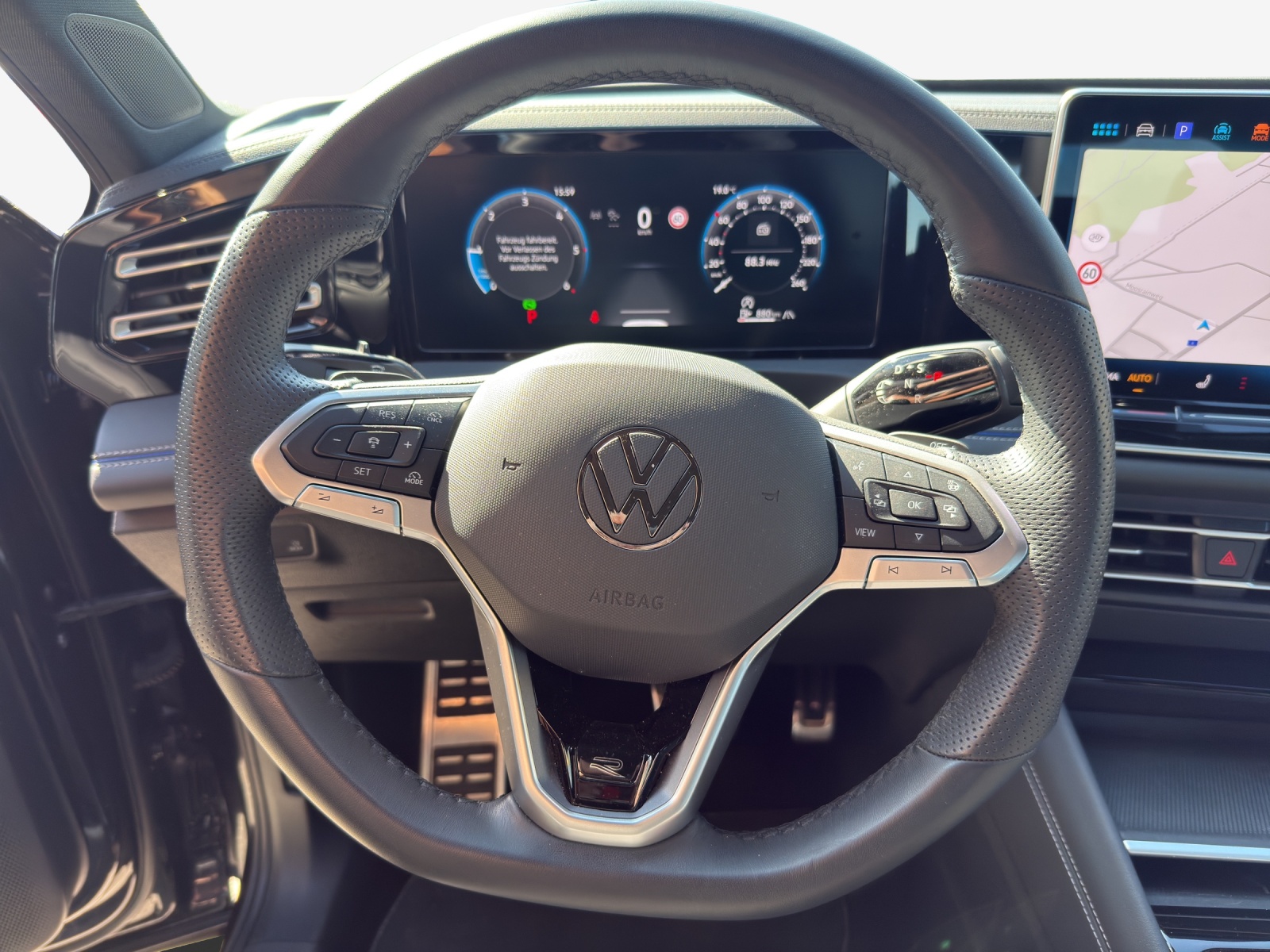 VW Tiguan 2.0 TDI SCR R-Line 4Motion DSG-image-9