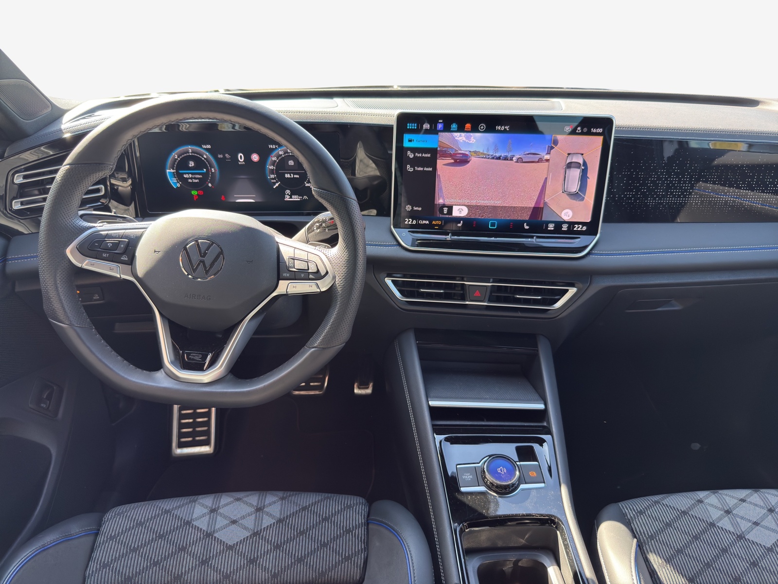 VW Tiguan 2.0 TDI SCR R-Line 4Motion DSG-image-8