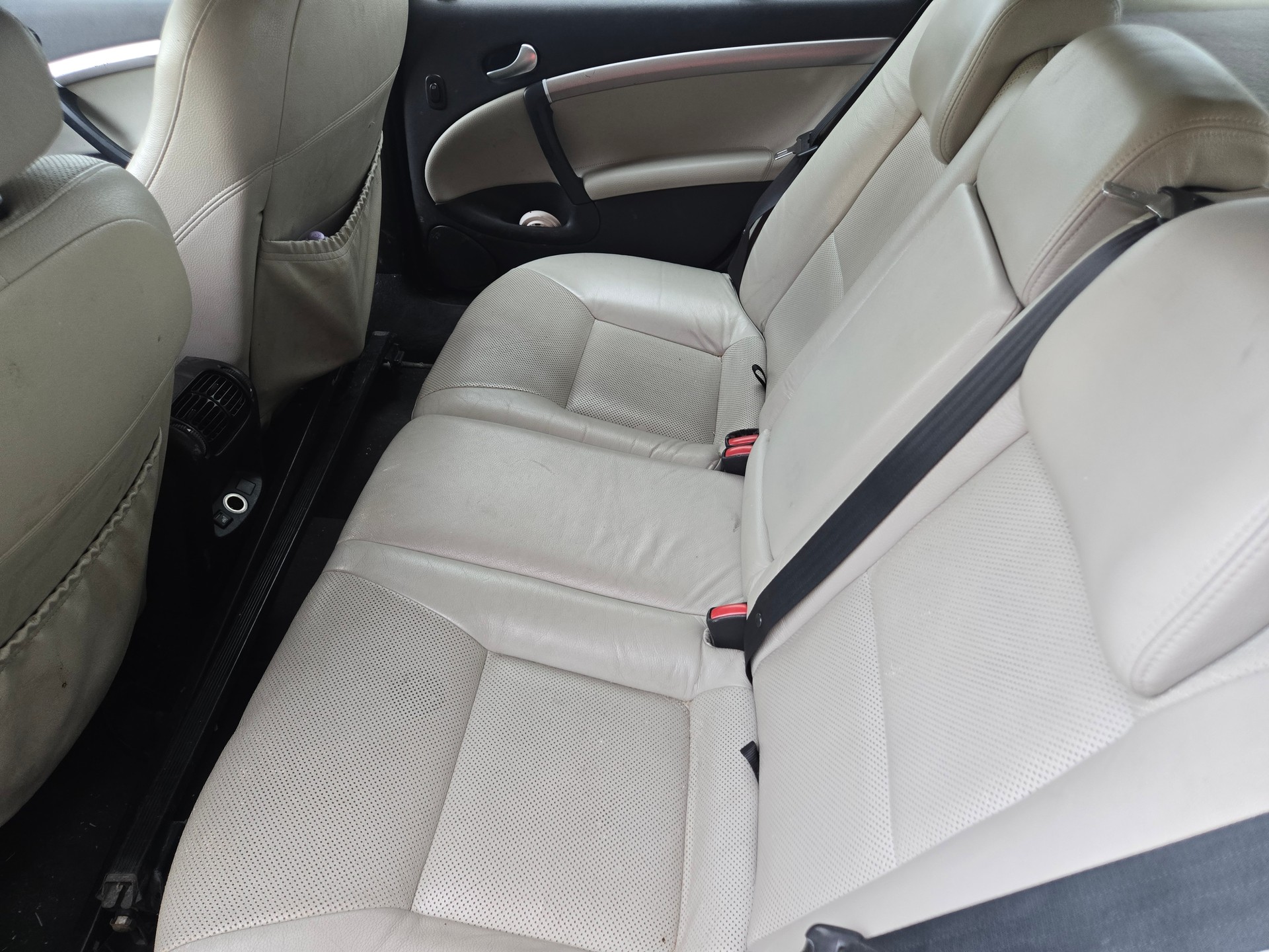 SAAB 9-5 2.3T Aero-image-13