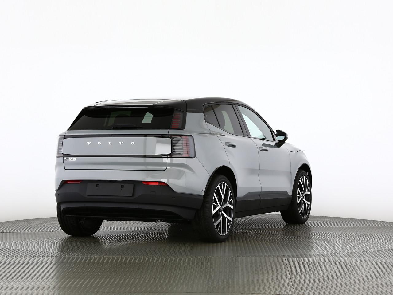 VOLVO EX30 E60 Twin Ultra Performance AWD-image-1