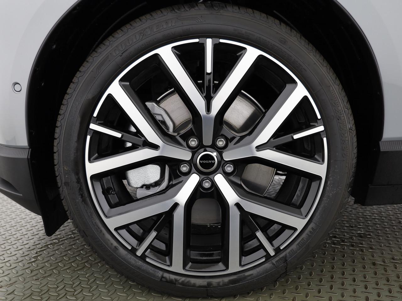 VOLVO EX30 E60 Twin Ultra Performance AWD-image-18