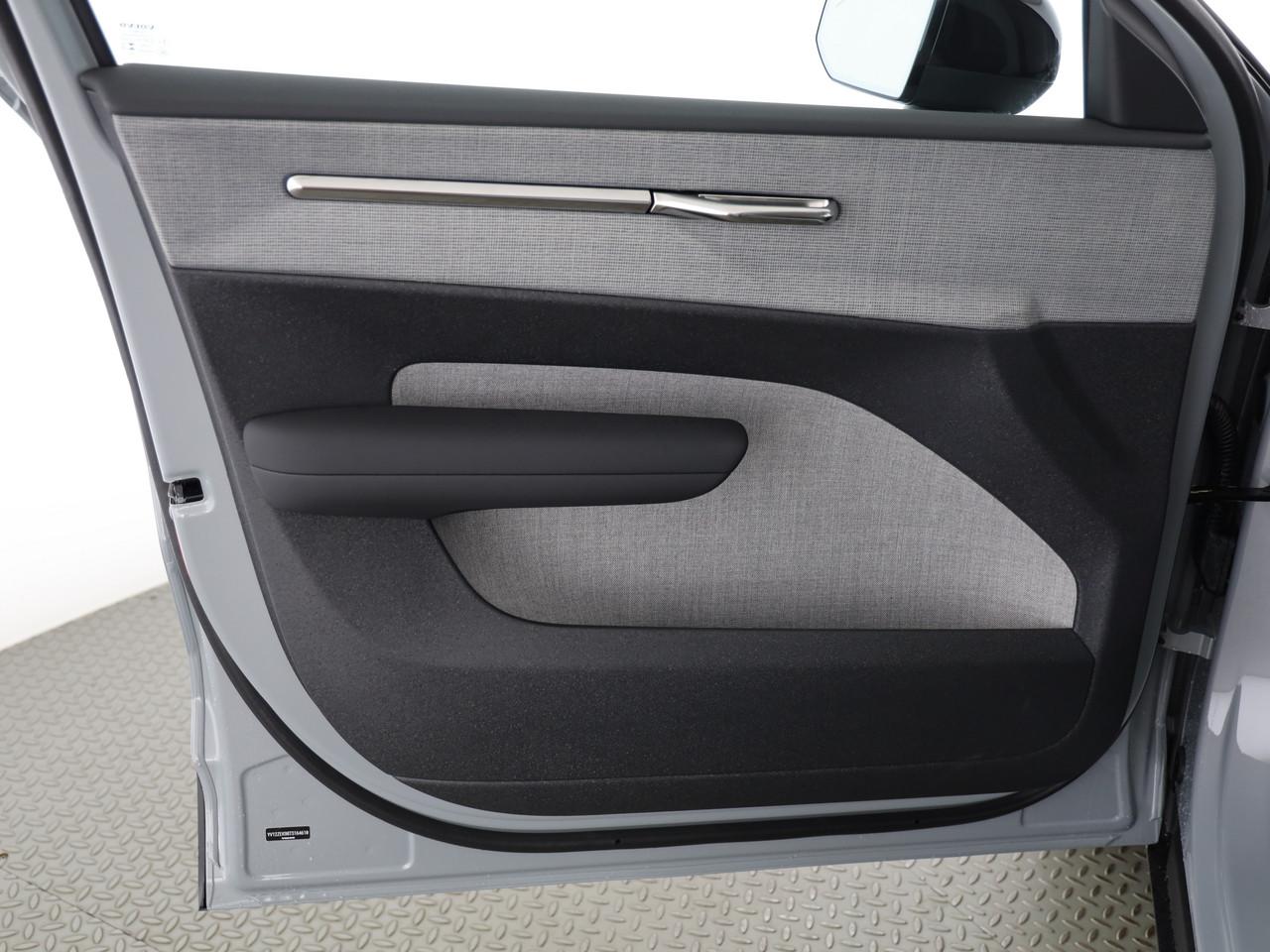 VOLVO EX30 E60 Twin Ultra Performance AWD-image-8